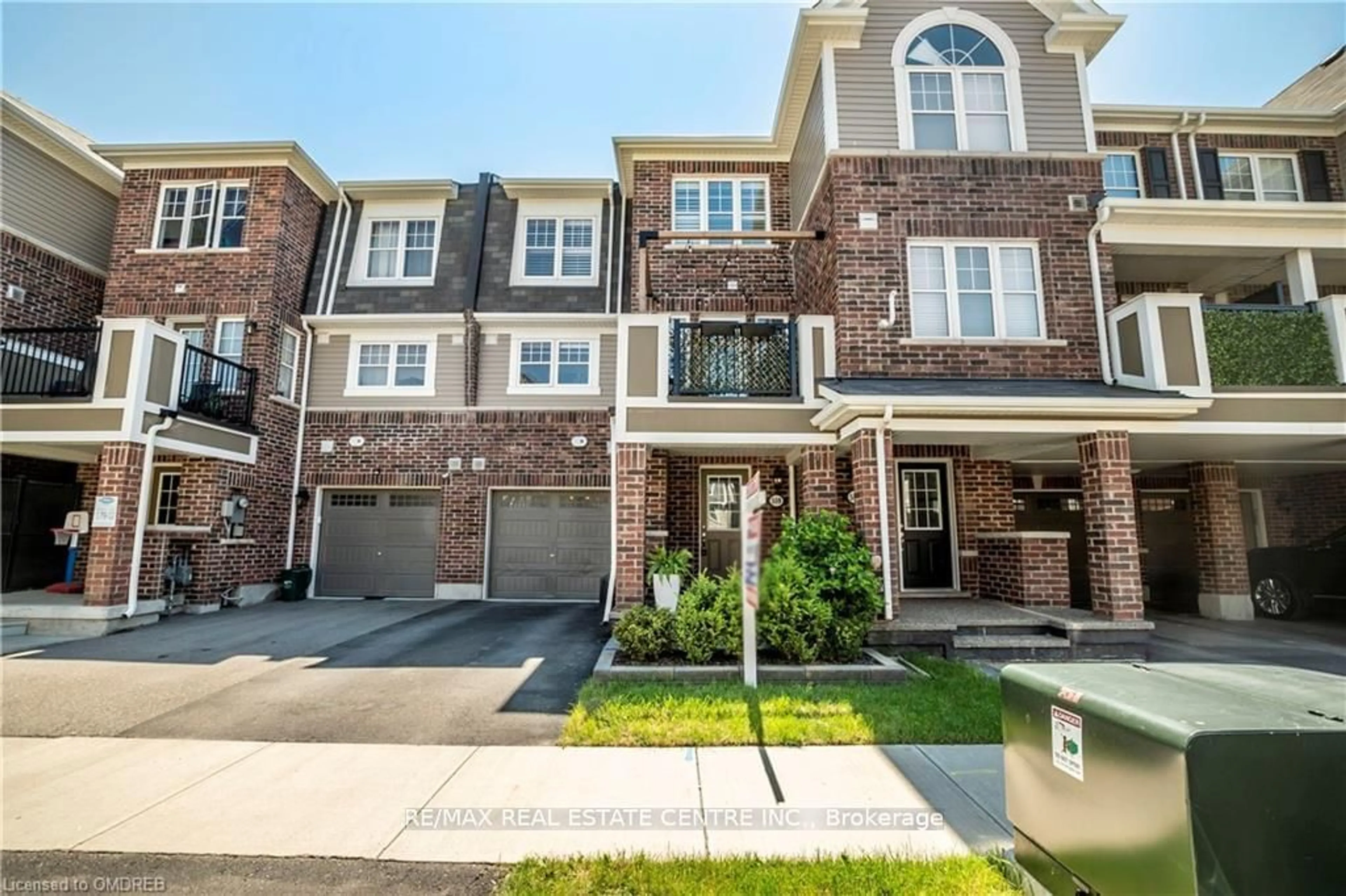 A pic from exterior of the house or condo for 559 Buckeye Crt, Milton Ontario L9E 1M3