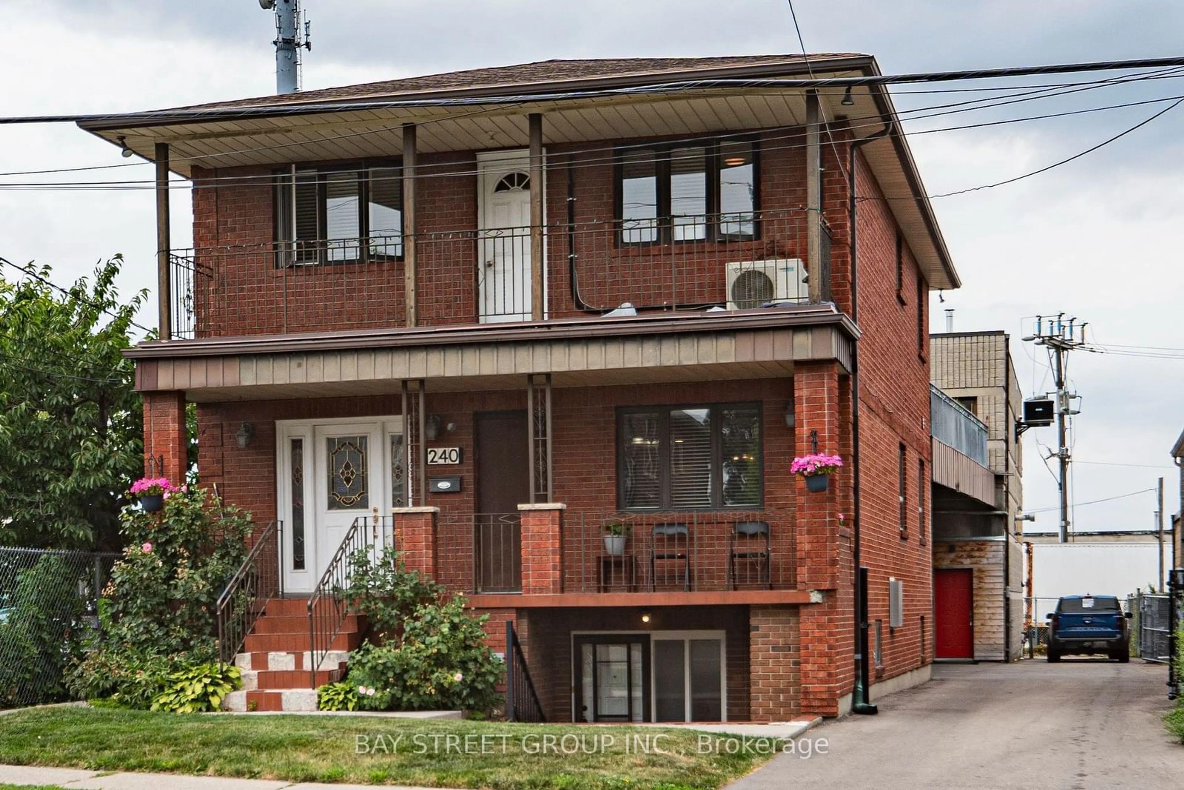 A pic from exterior of the house or condo for 240 Pellatt Ave, Toronto Ontario M9N 2P7