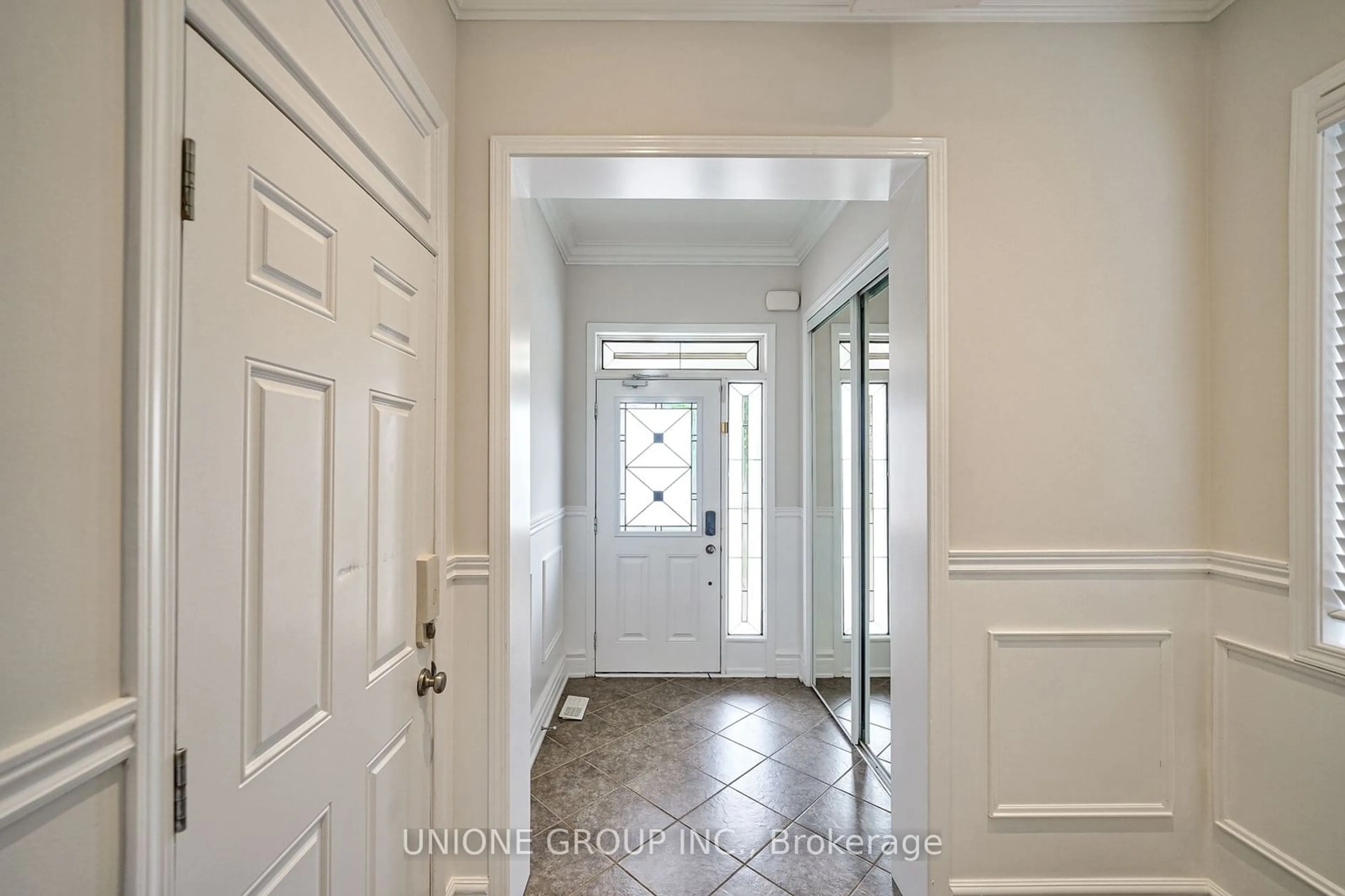 Indoor entryway for 397 Leiterman Dr, Milton Ontario L9T 8G7