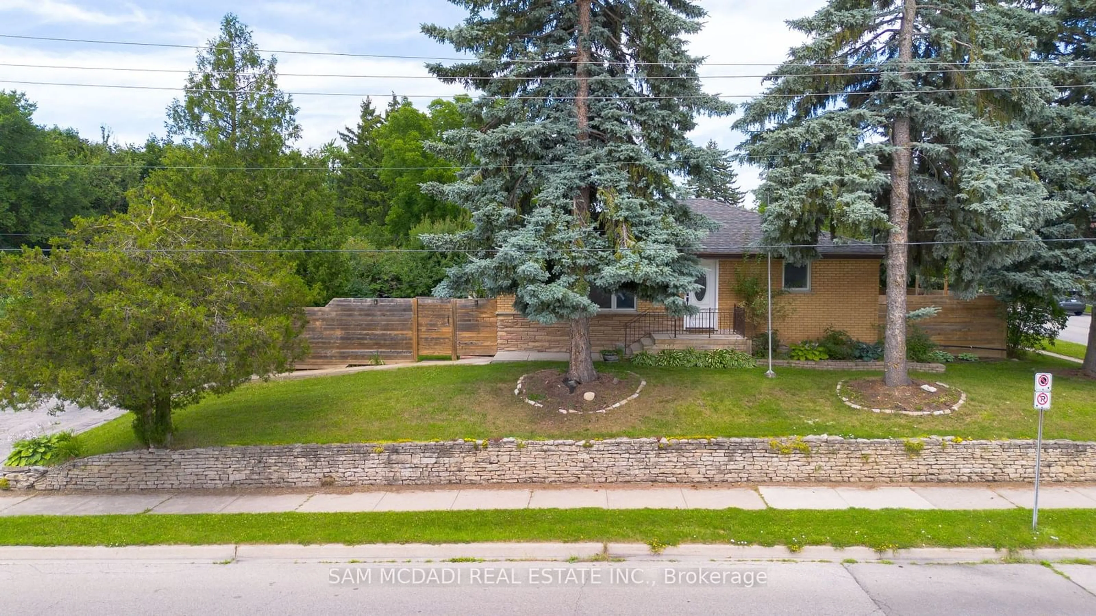 Frontside or backside of a home for 2315 Mount Forest Dr, Burlington Ontario L7P 1J4