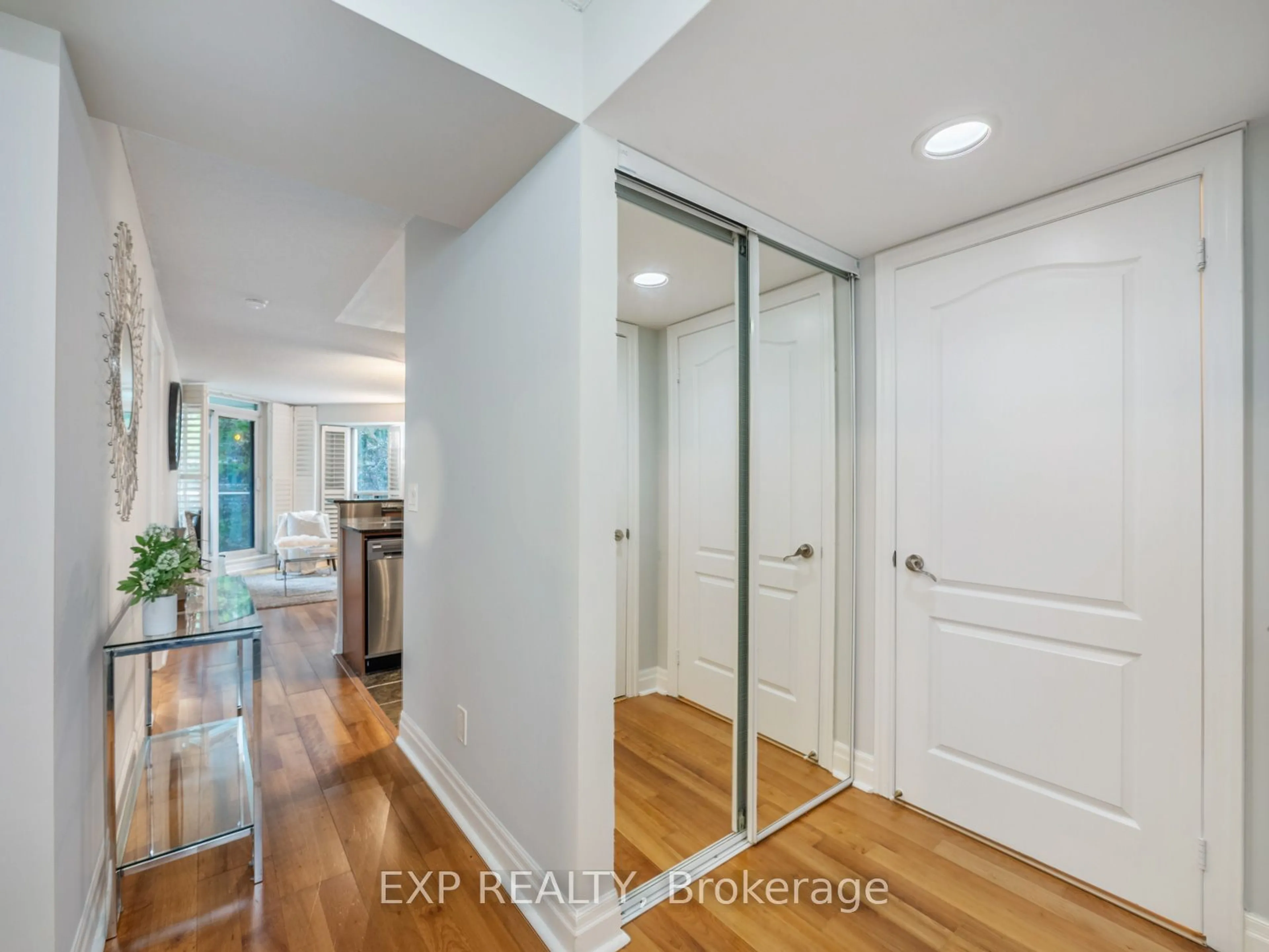 Indoor entryway for 2119 Lakeshore Blvd #218, Toronto Ontario M8V 4E8