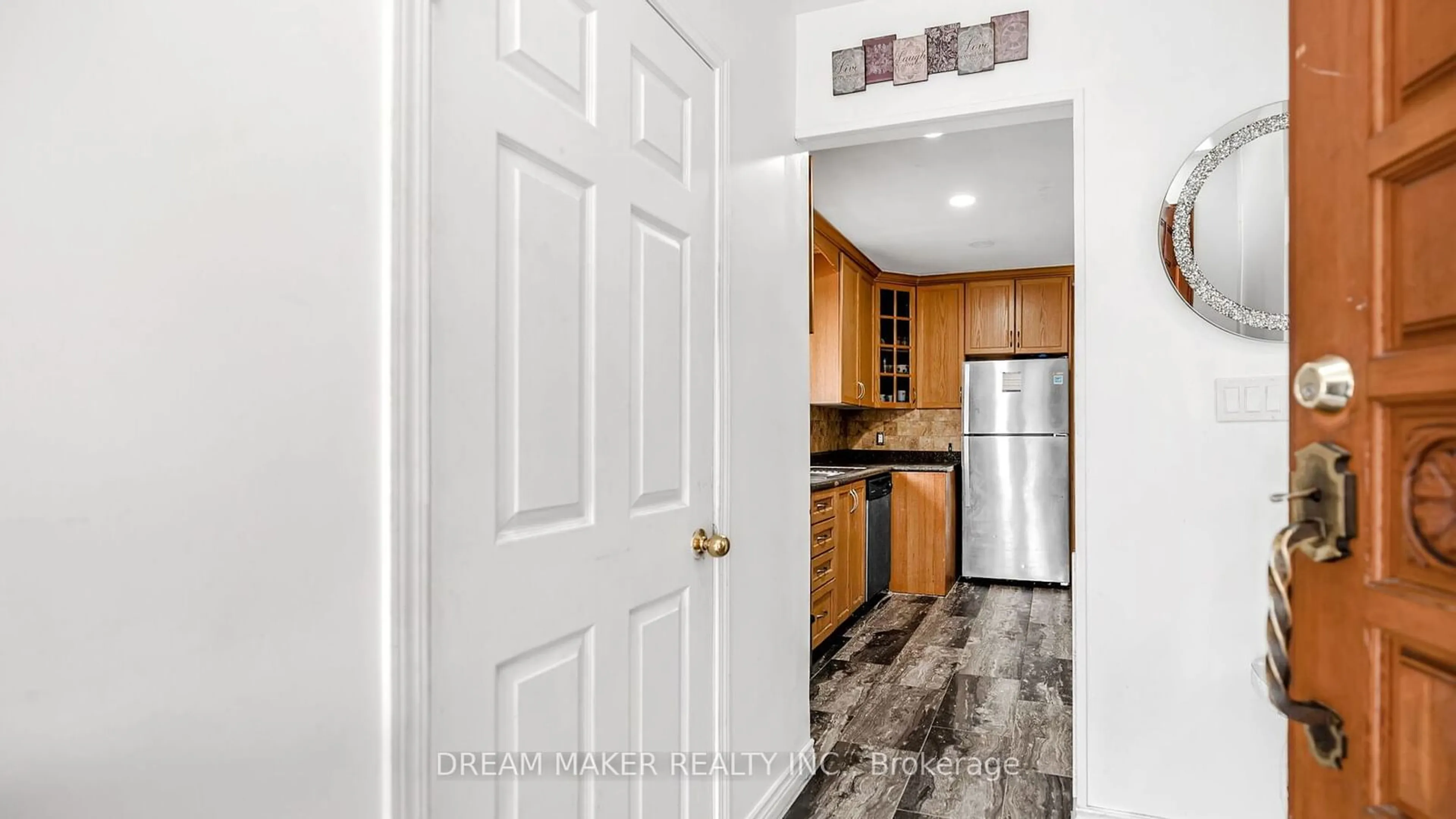 Standard kitchen for 28 Gravenhurst Ave, Toronto Ontario M3L 1M1