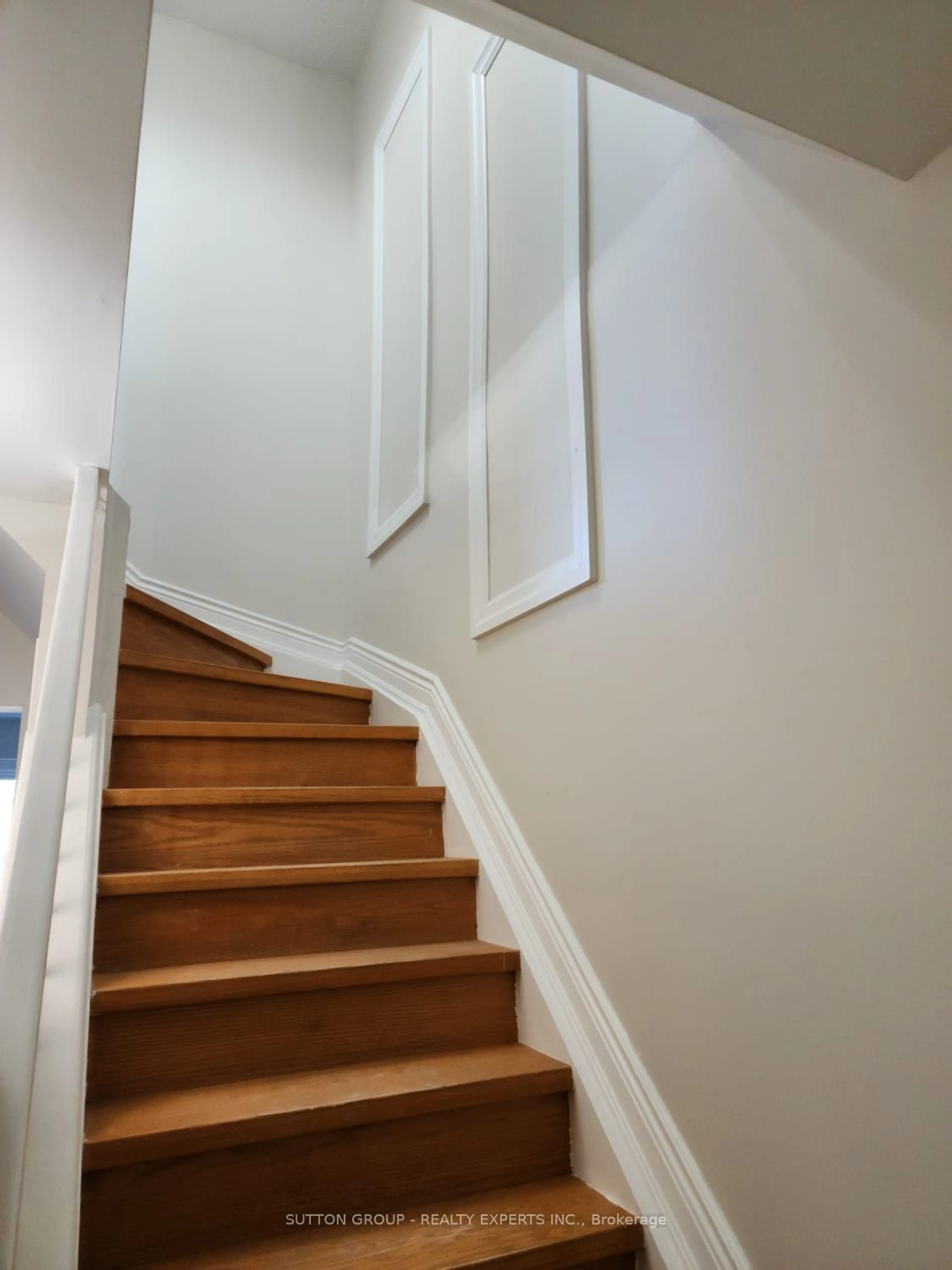 Stairs for 76 Moregate Cres, Brampton Ontario L6S 3K9