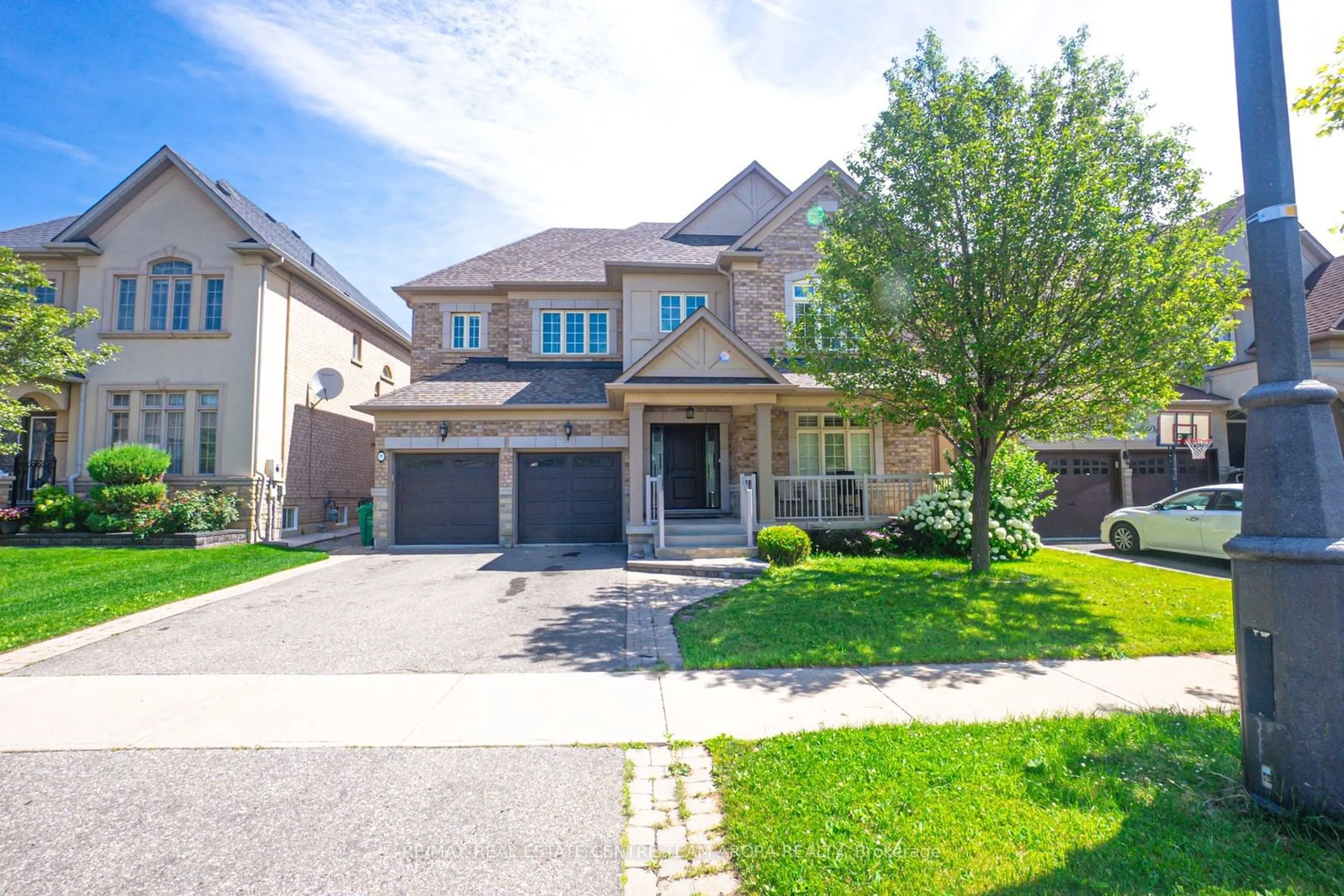 Frontside or backside of a home for 99 Royal West Dr, Brampton Ontario L6X 0V8