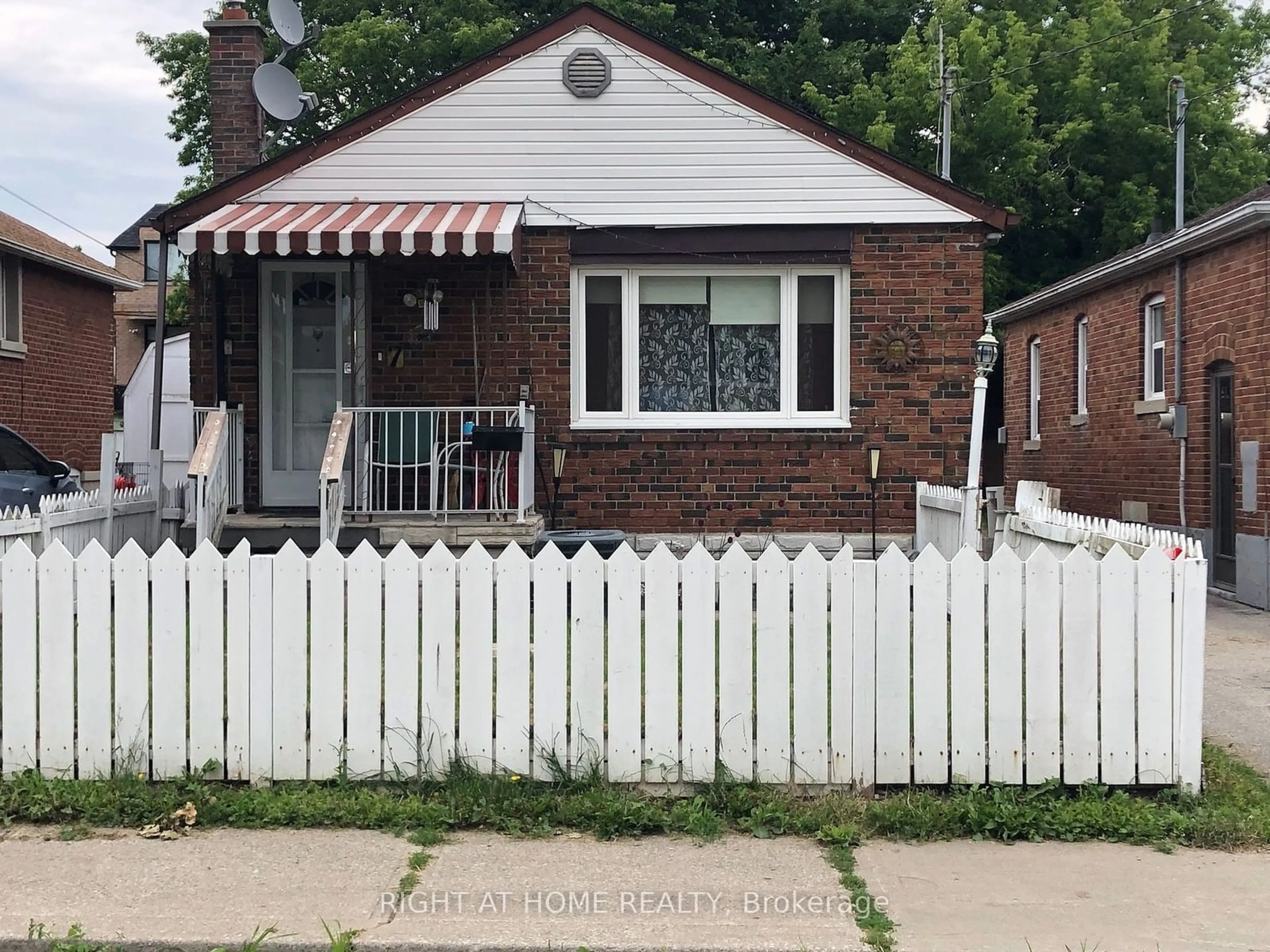 Frontside or backside of a home for 7 Sixteenth St, Toronto Ontario M8V 3J7