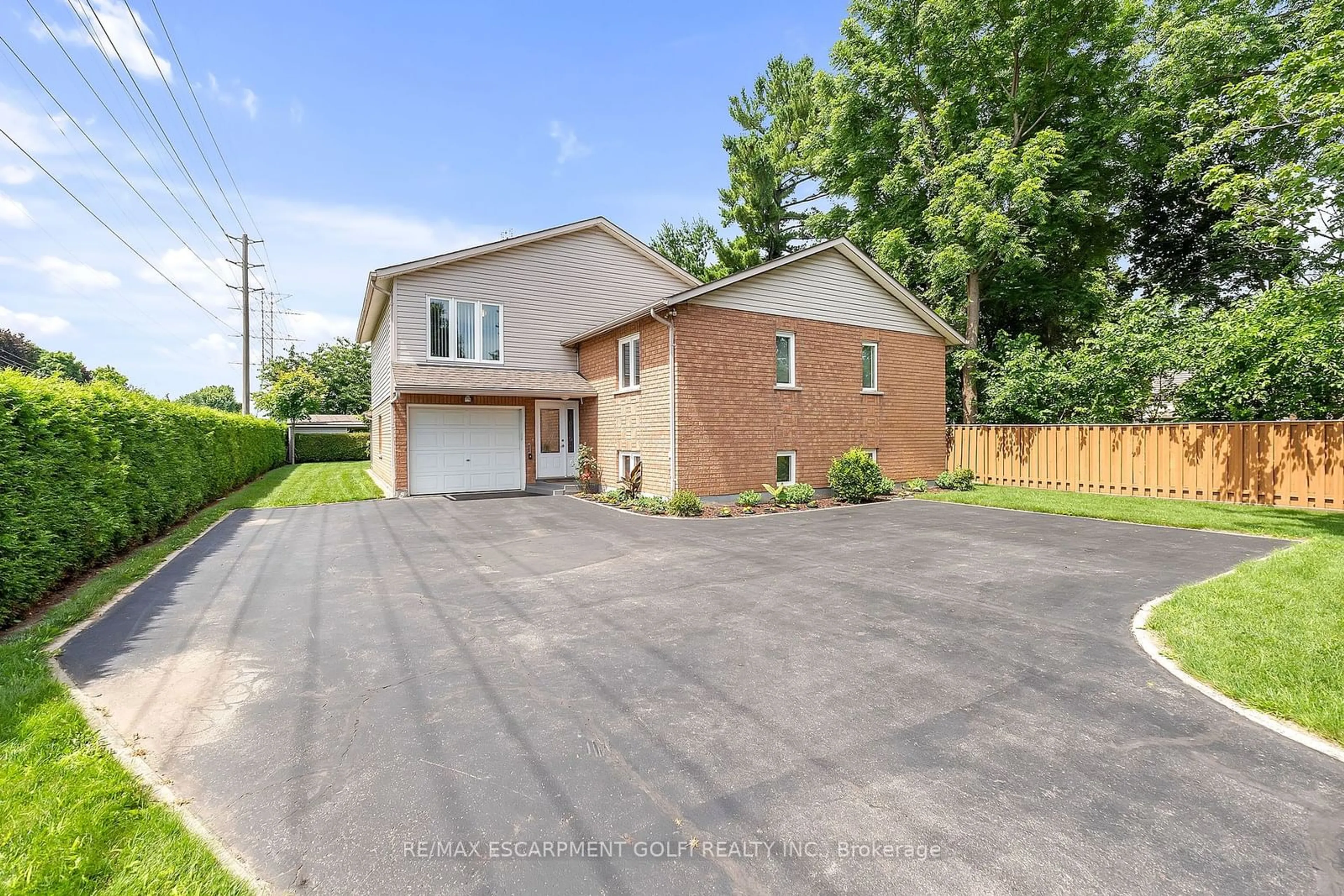 Frontside or backside of a home for 1337 Richmond Rd, Burlington Ontario L7S 2L6