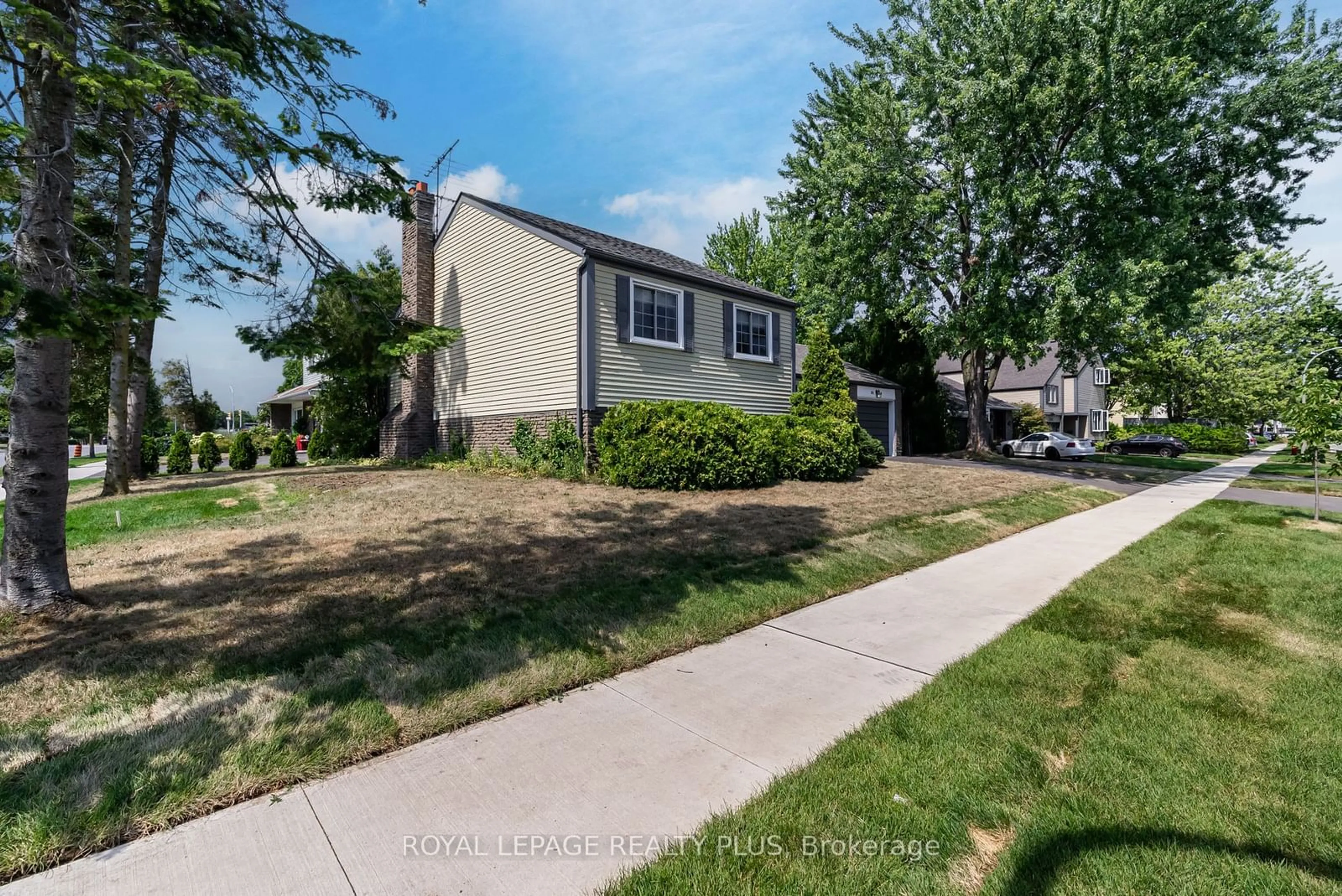 Frontside or backside of a home, the street view for 3389 Rockwood Dr, Burlington Ontario L7N 3H6