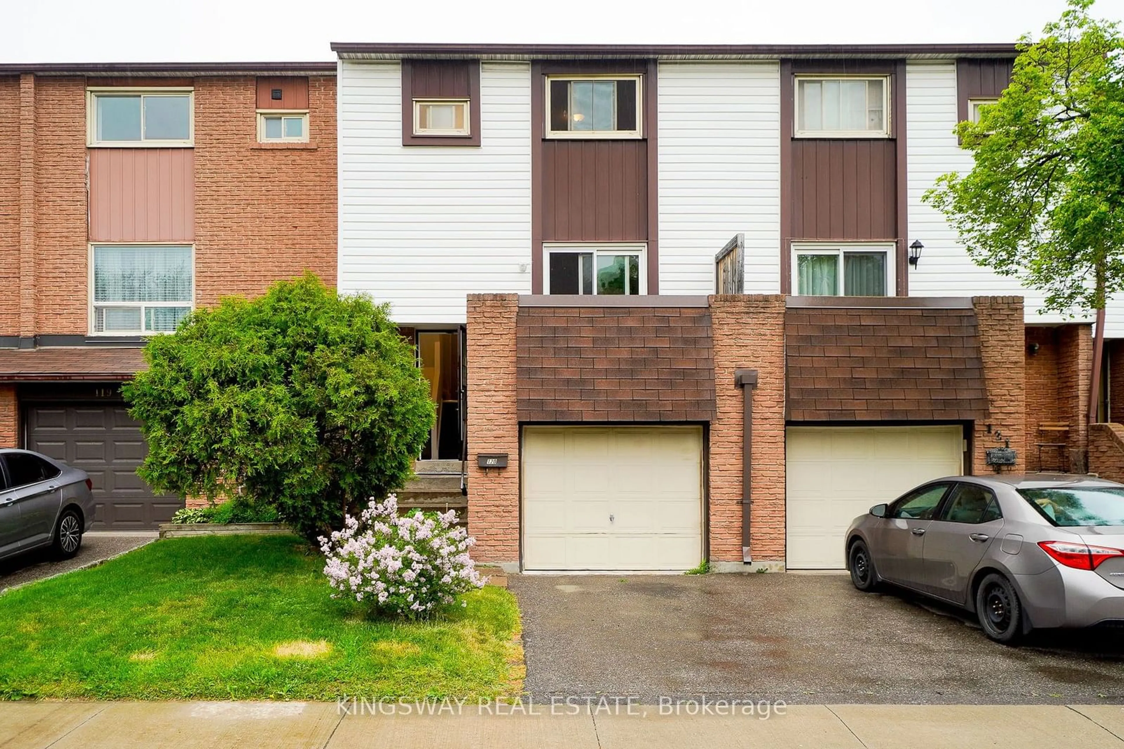 A pic from exterior of the house or condo for 1221 Dundix Rd ##120, Mississauga Ontario L4Y 3Y9