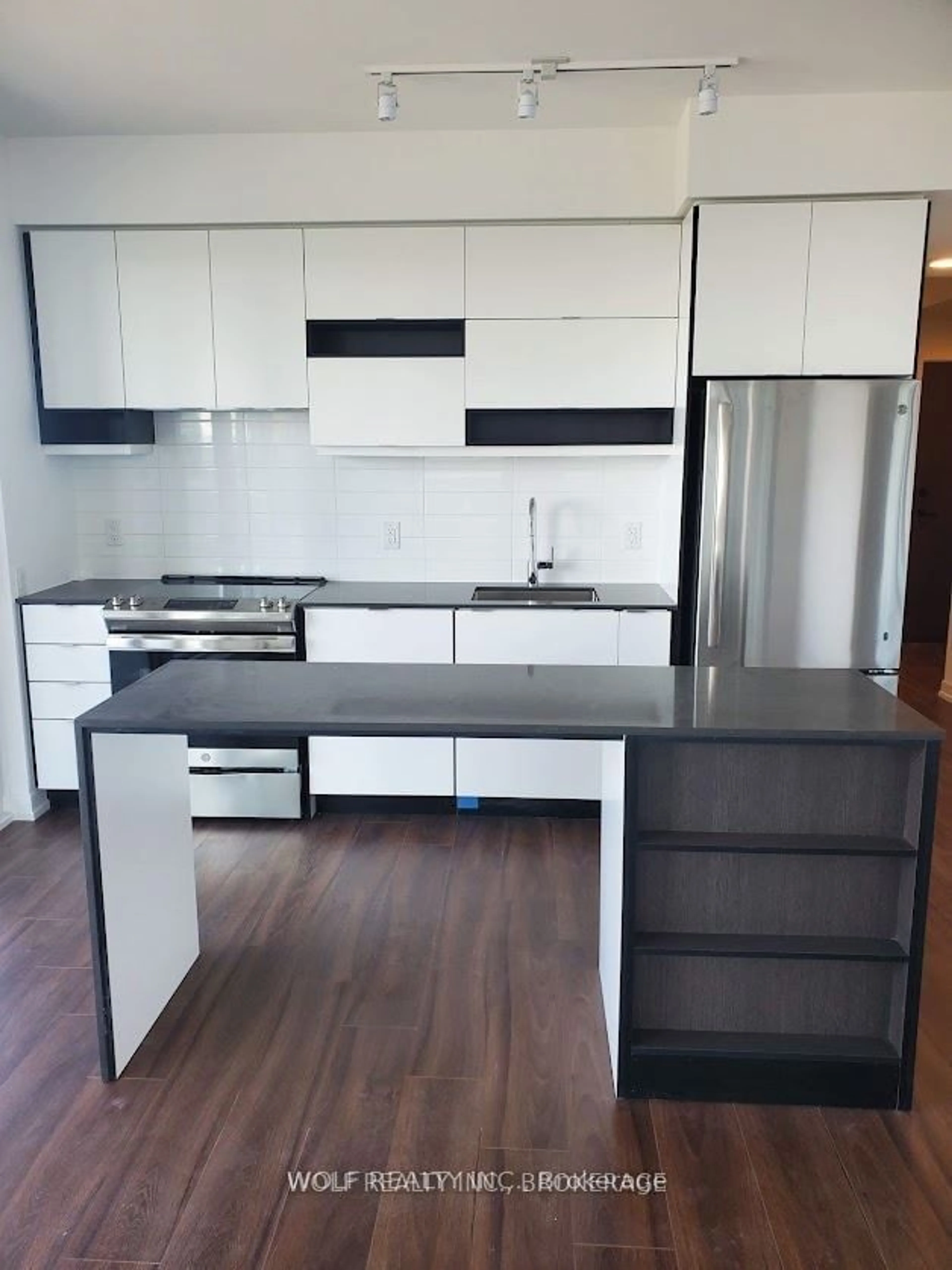 Kitchen for 4065 Confederation Pkwy #3003, Mississauga Ontario L5B 4N1