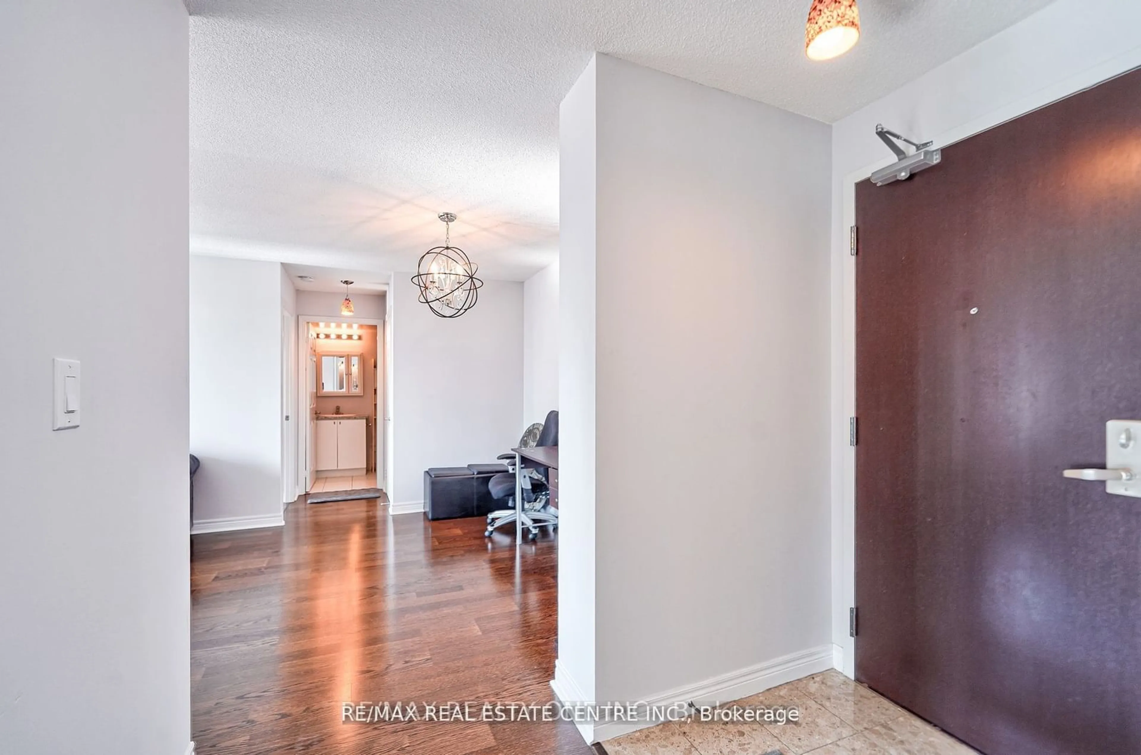 Indoor entryway for 208 Enfield Pl #1207, Mississauga Ontario L5B 0G8