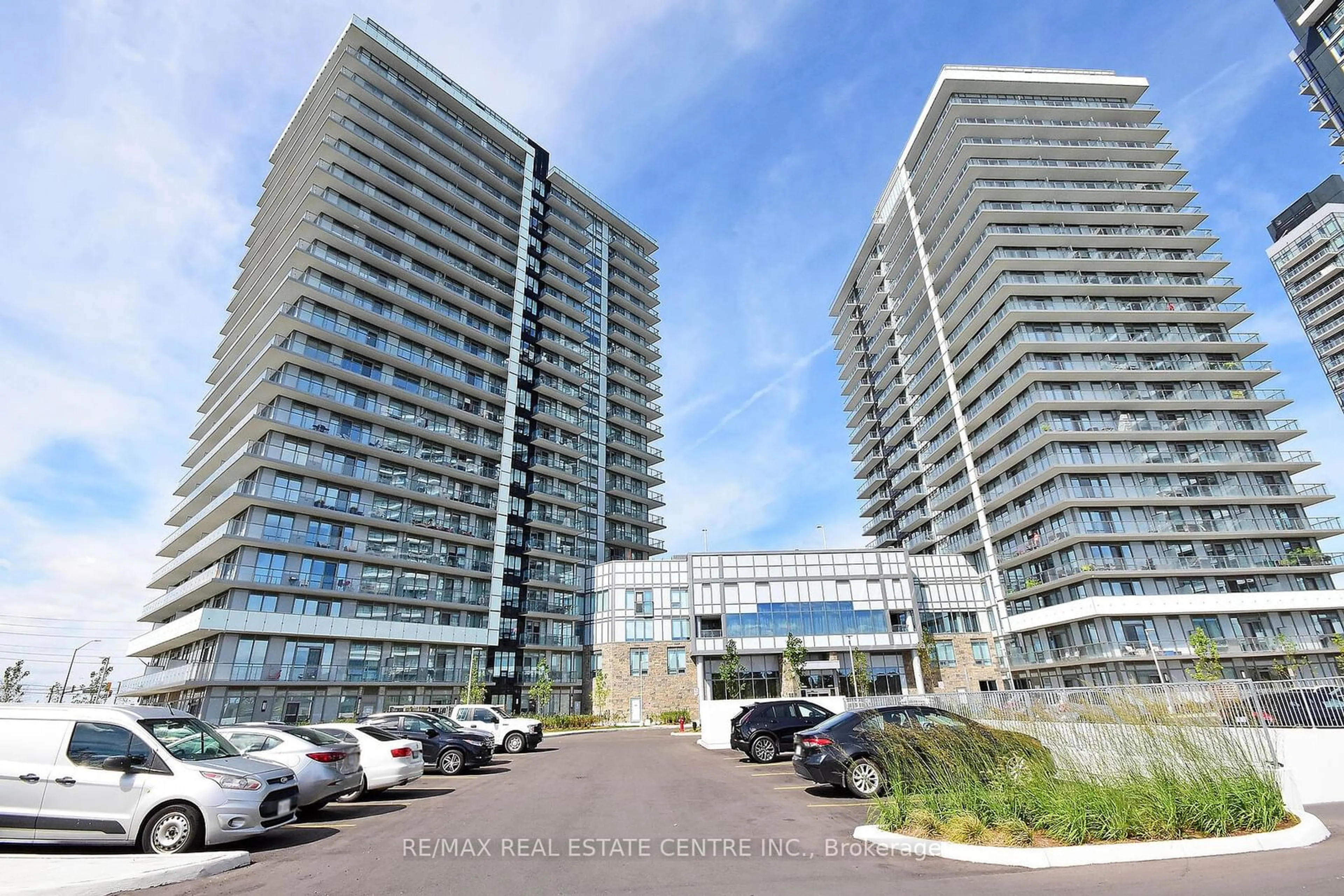 A pic from exterior of the house or condo for 4655 Metcalf Ave #305, Mississauga Ontario L5M 4N7