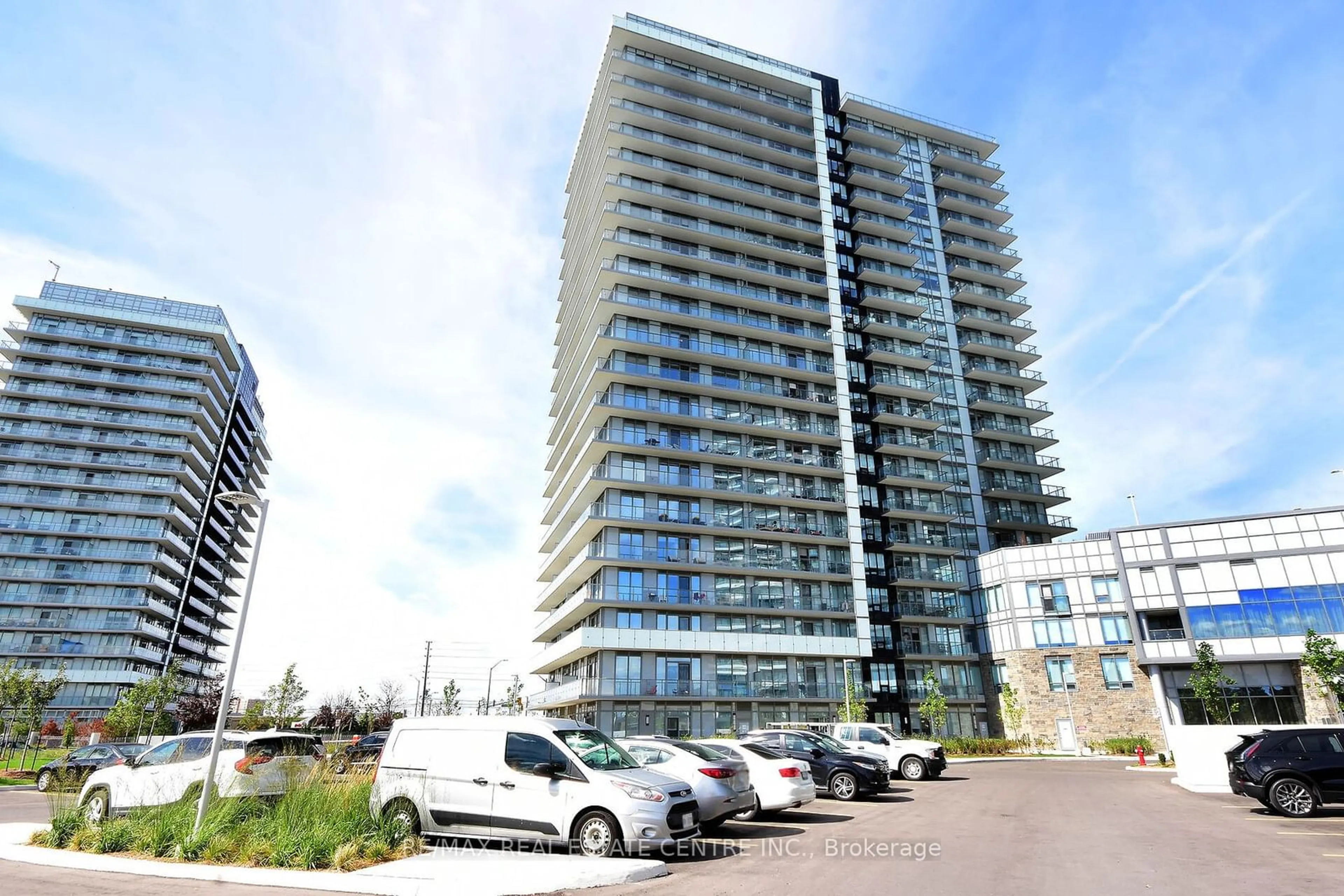 A pic from exterior of the house or condo for 4655 Metcalf Ave #305, Mississauga Ontario L5M 4N7