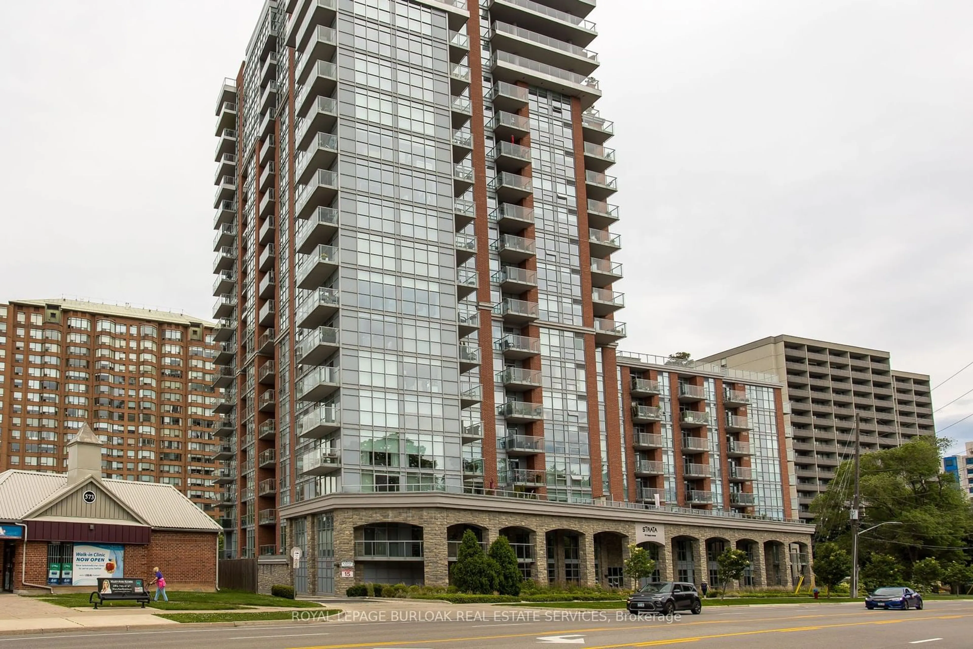 A pic from exterior of the house or condo for 551 Maple Ave #814, Burlington Ontario L7S 1M7