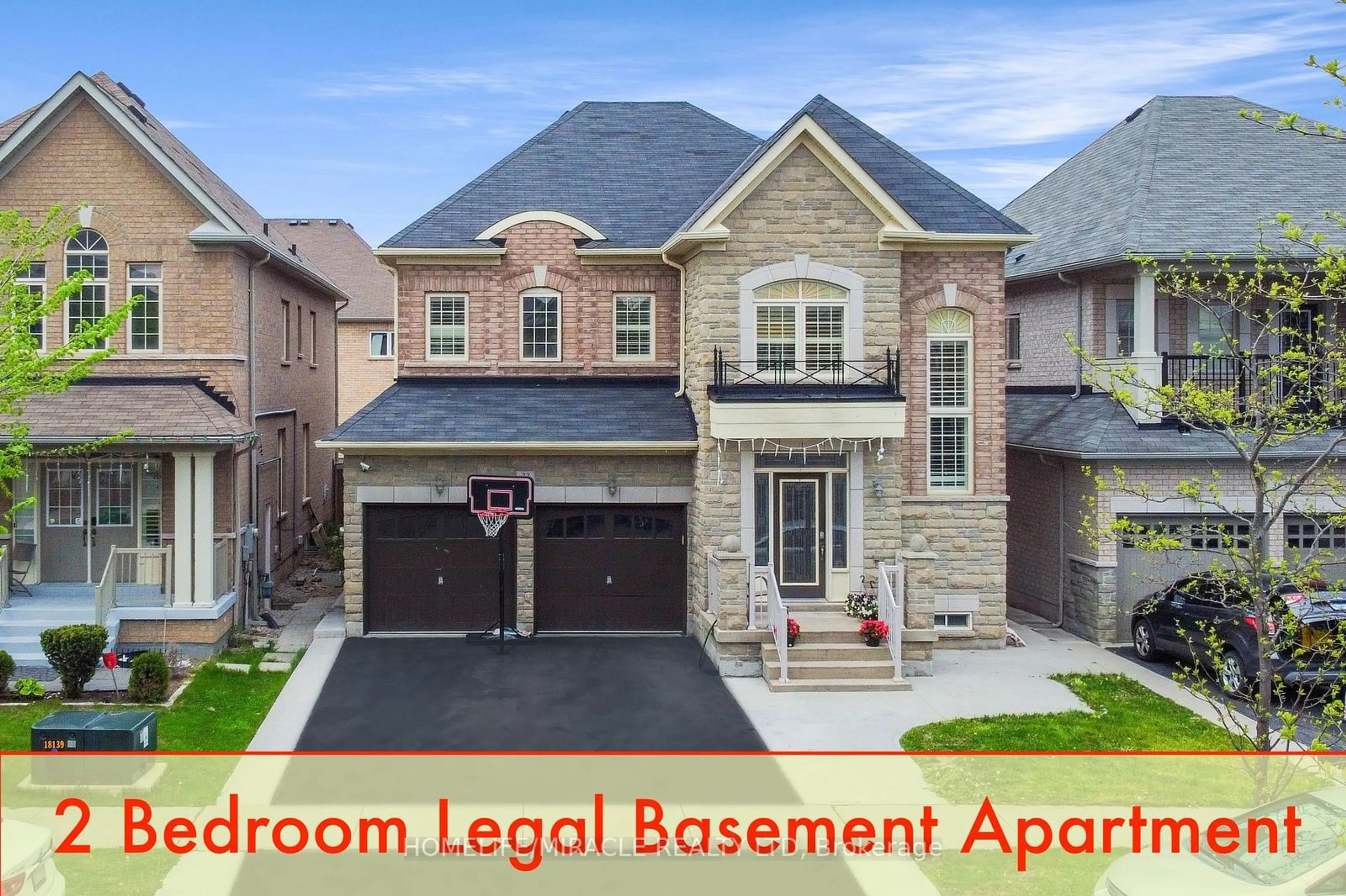 Home with brick exterior material for 33 Orangeblossom Tr, Brampton Ontario L6X 3B5