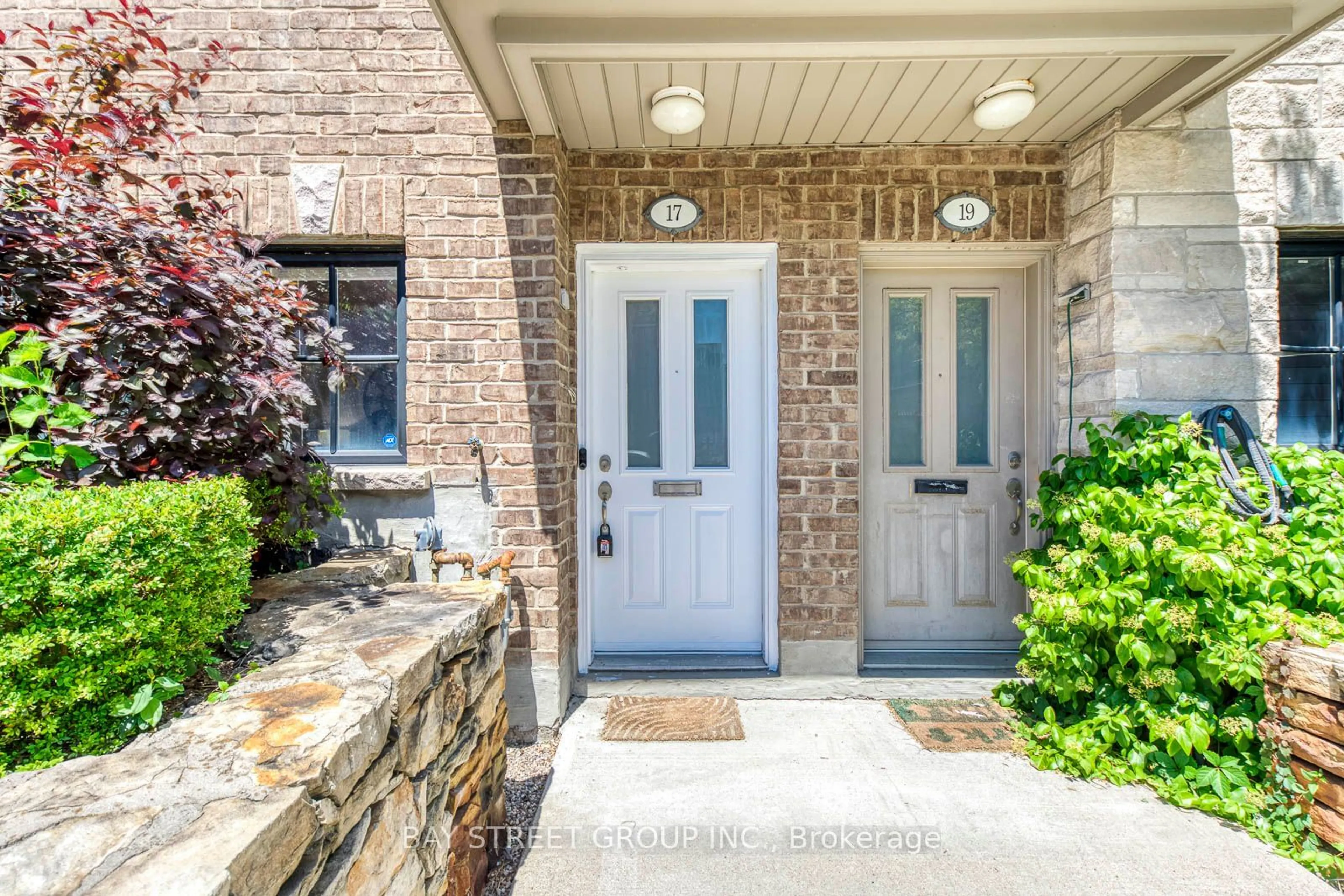 Indoor entryway for 1812 Burnhamthorpe Rd #17, Mississauga Ontario L4X 0A3