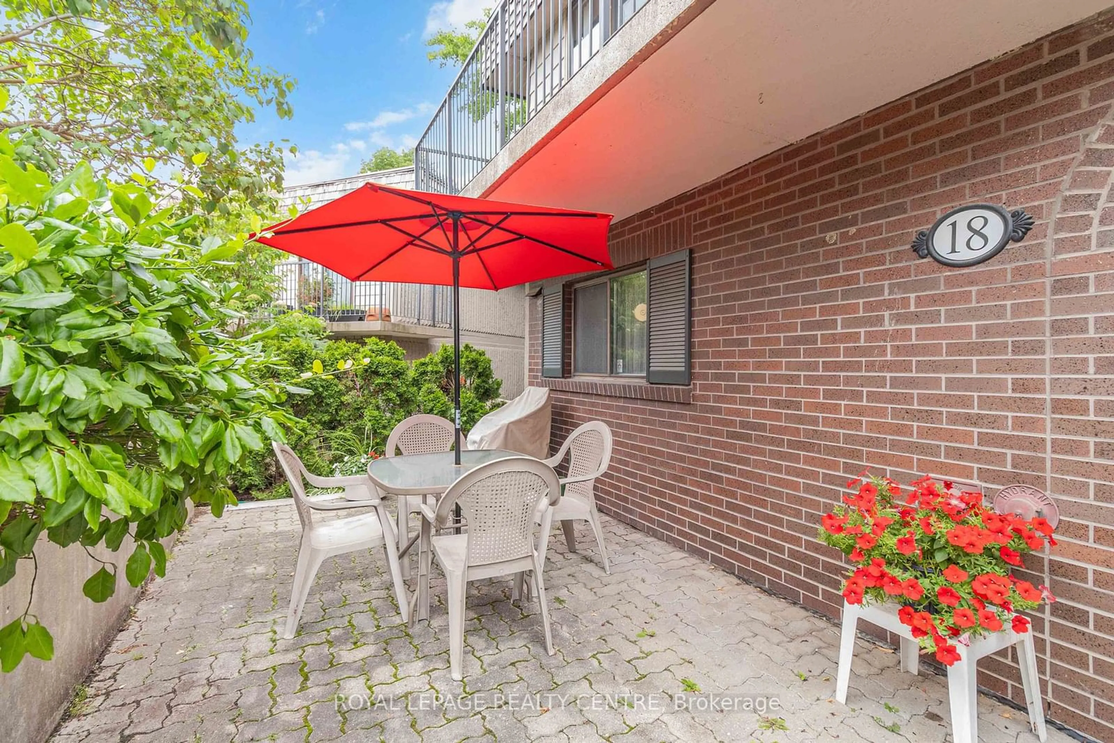 Patio for 1330 Mississauga Valley Blvd #18, Mississauga Ontario L5A 3T1