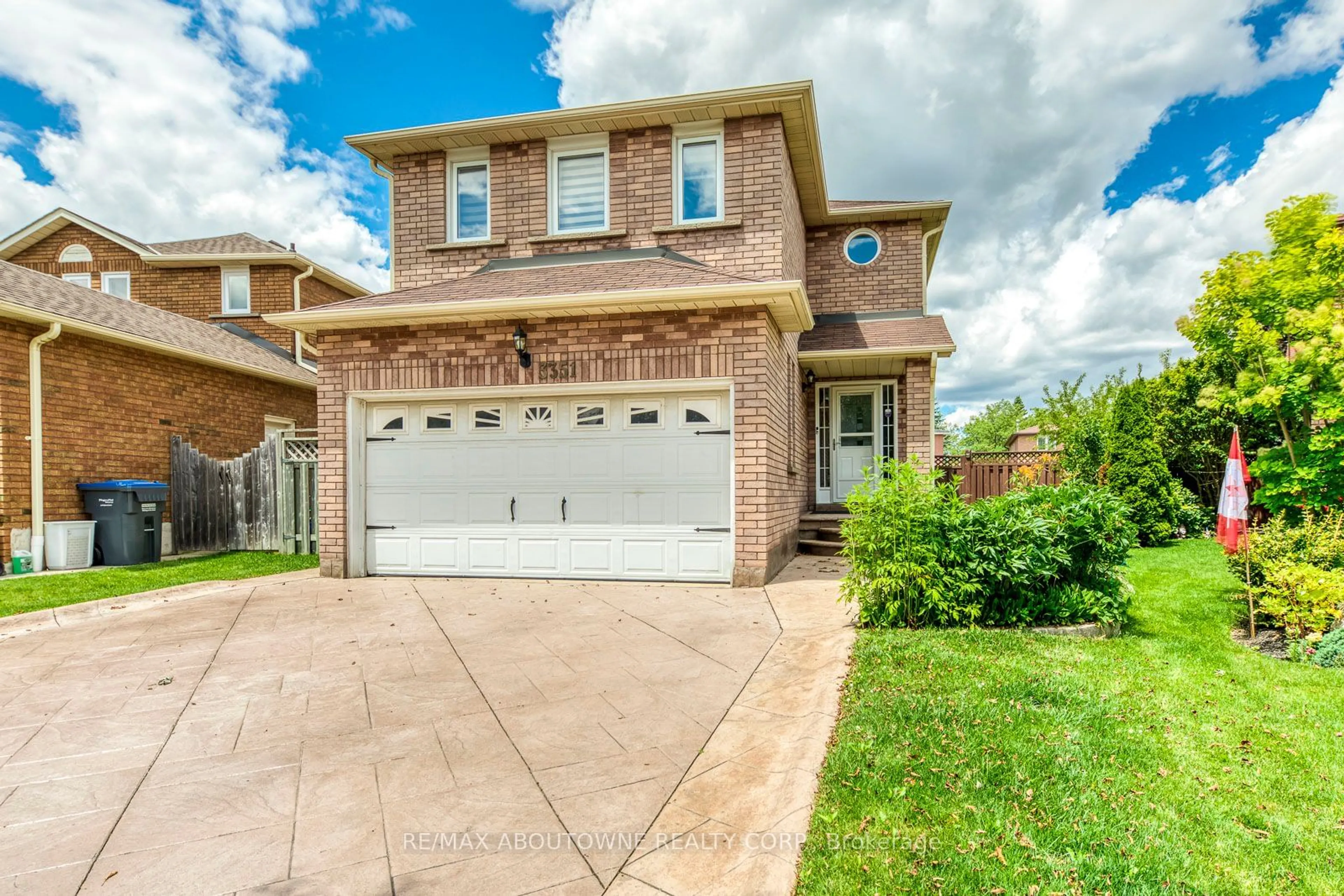 Home with brick exterior material for 3351 Bertrand Rd, Mississauga Ontario L5L 4G3
