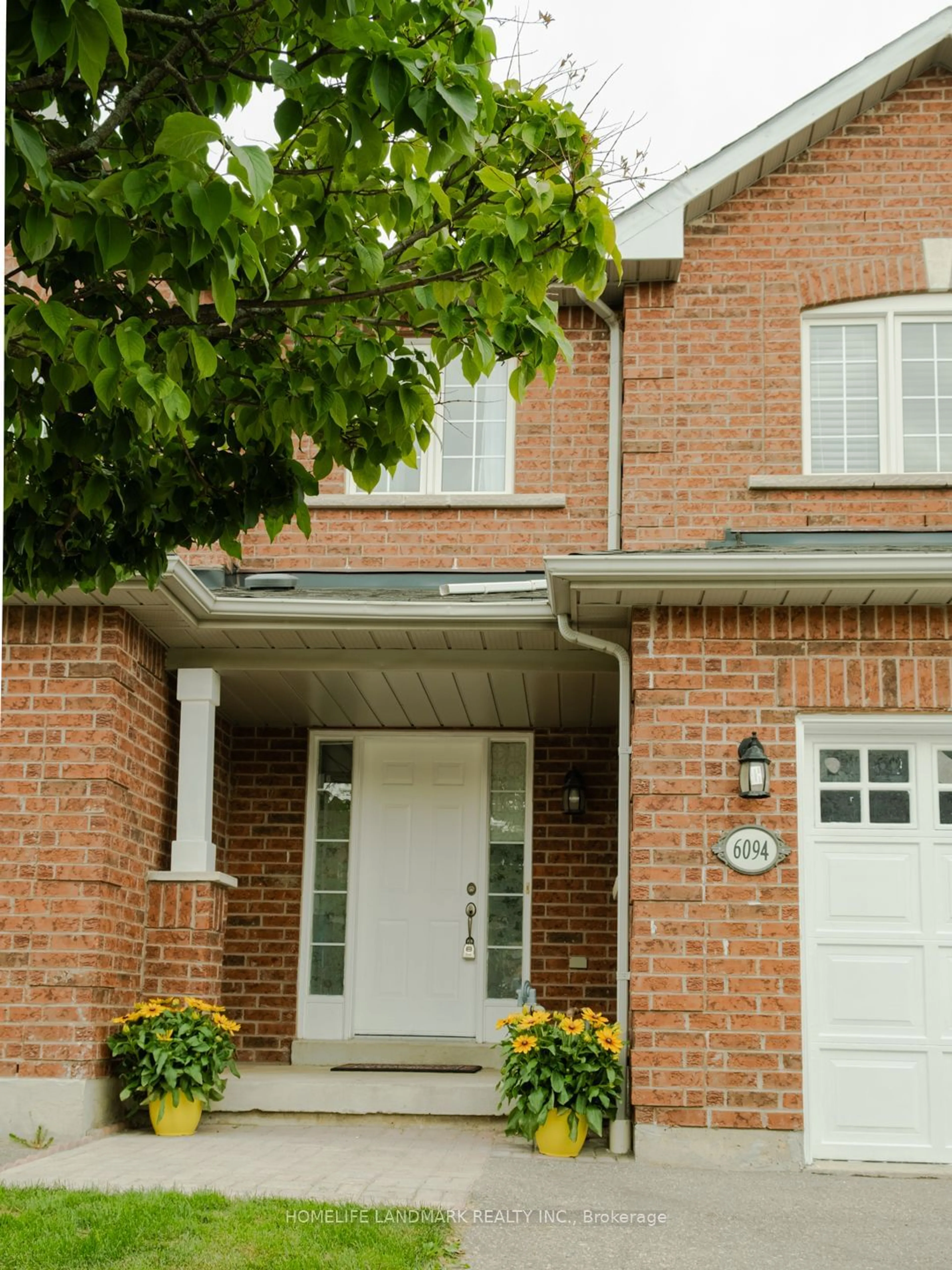 Home with brick exterior material for 6094 Windfleet Cres, Mississauga Ontario L5V 2Z6