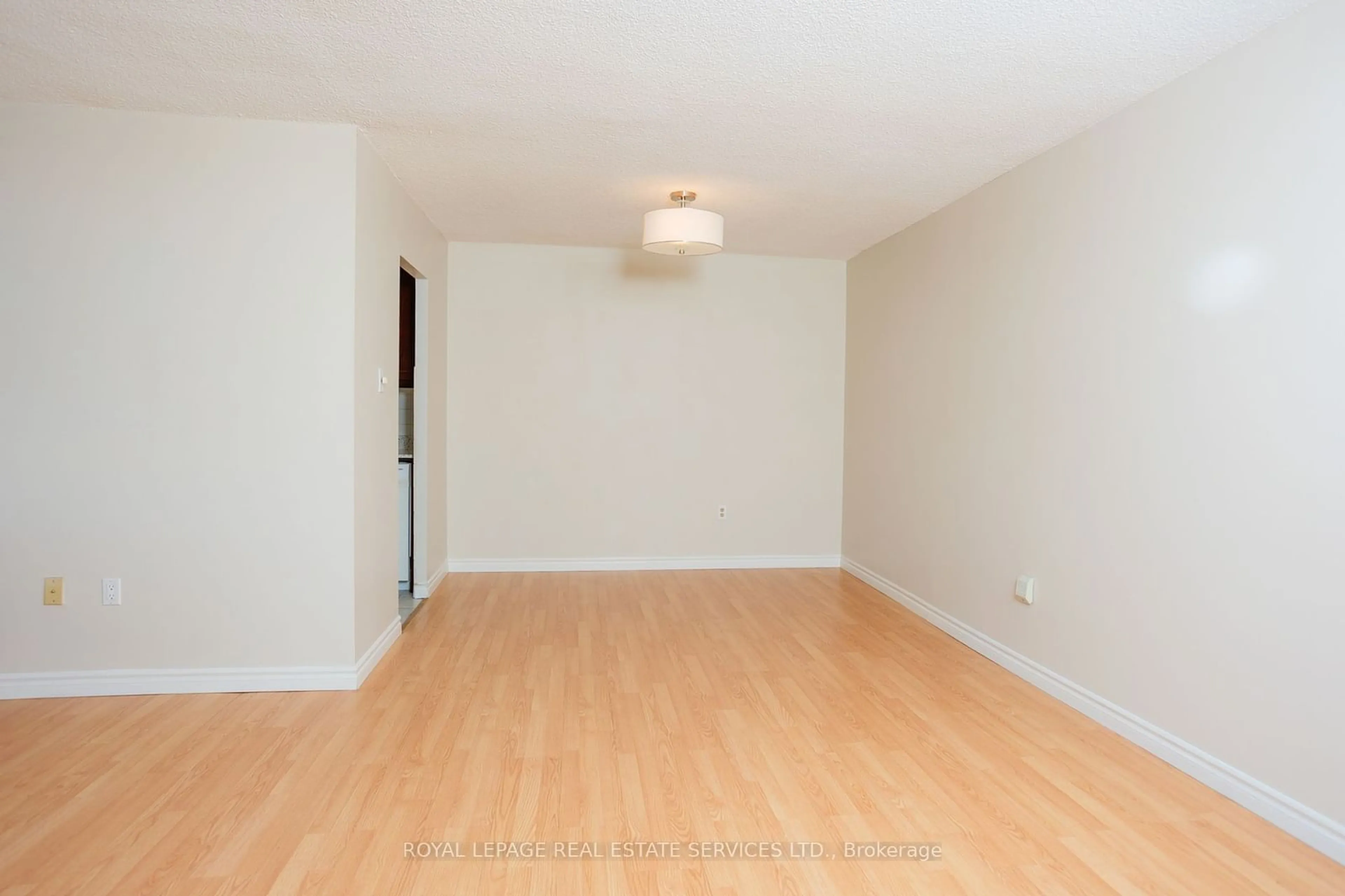 A pic of a room for 966 Inverhouse Dr #1204, Mississauga Ontario L5J 4B6