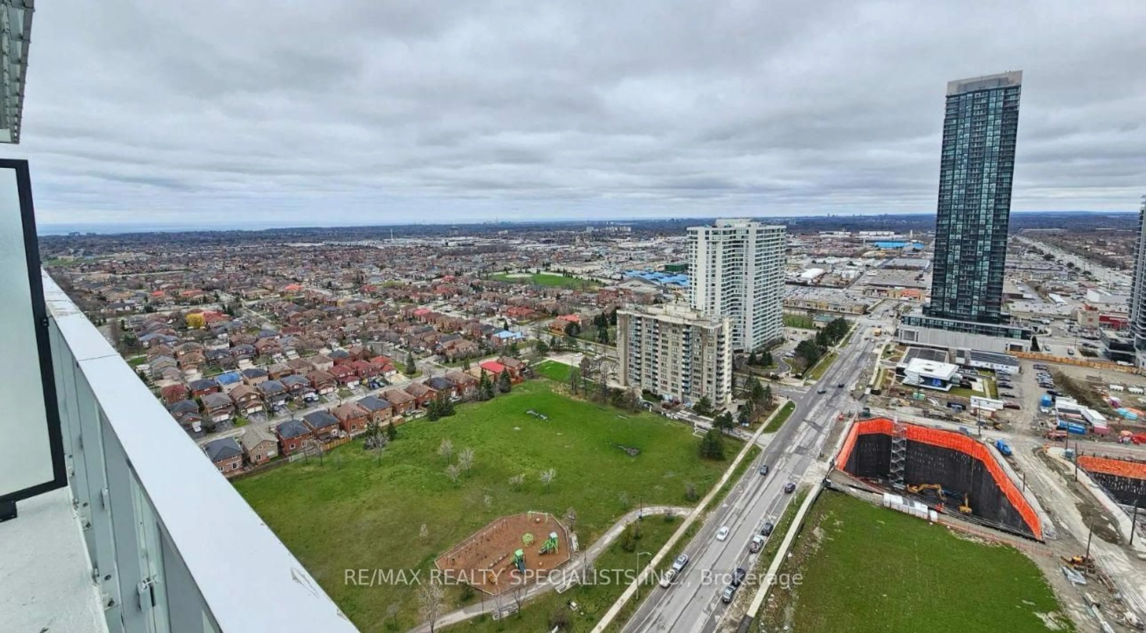 A pic from exterior of the house or condo for 3883 QUARTZ Rd #3710, Mississauga Ontario L5B 4M6
