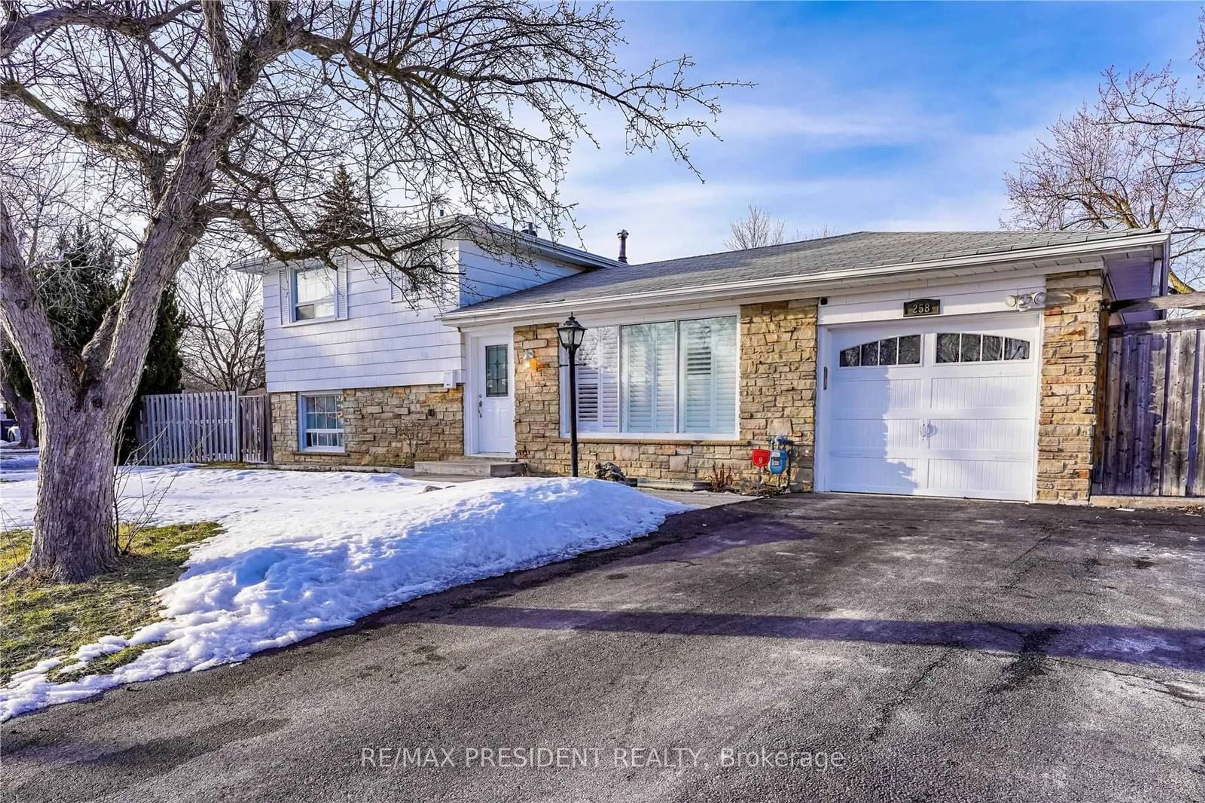 Frontside or backside of a home for 258 Bartley Bull Pkwy, Brampton Ontario L6W 2L3