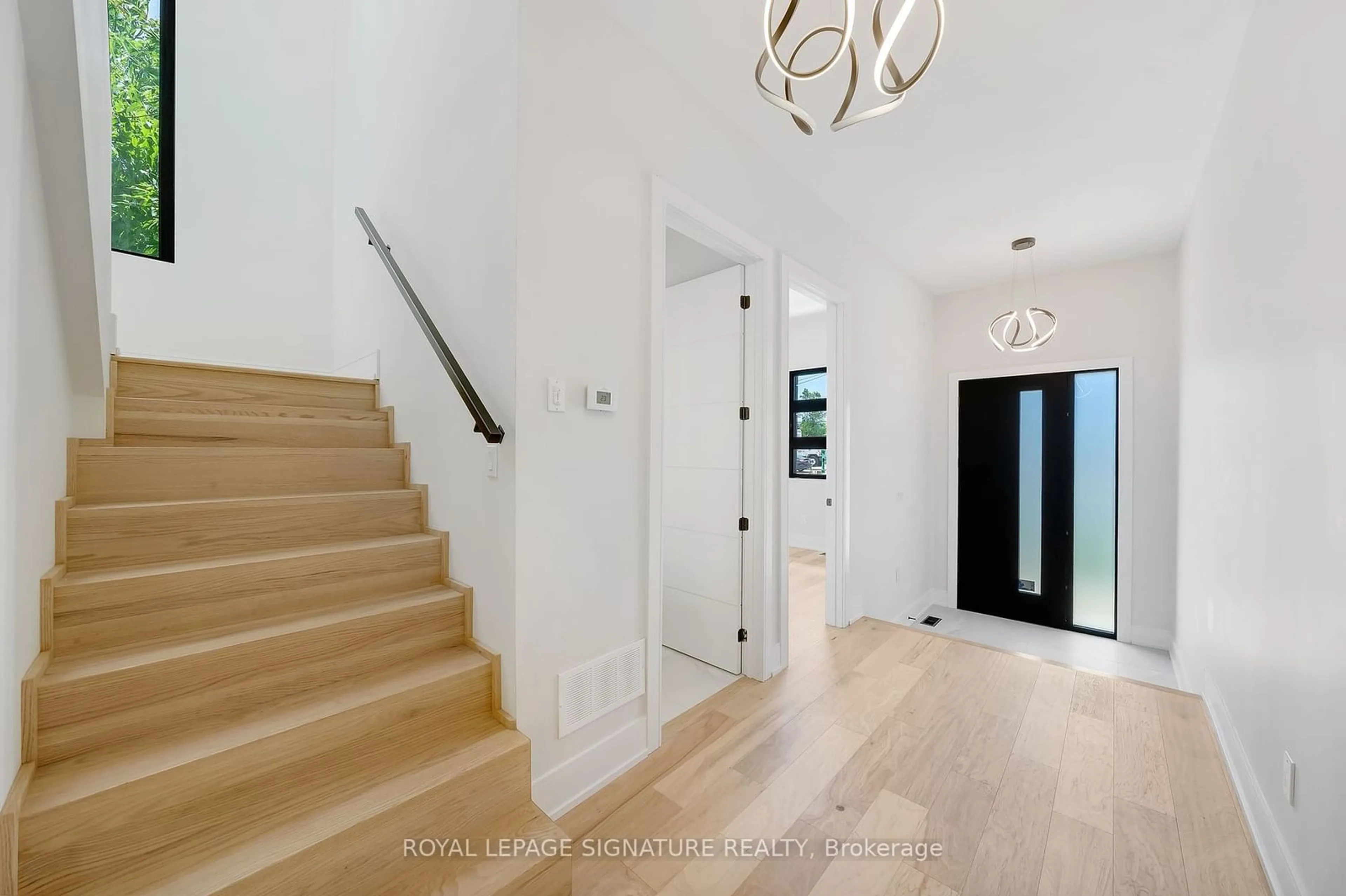 Indoor entryway for 14 Walsh Ave, Toronto Ontario M9M 1B6