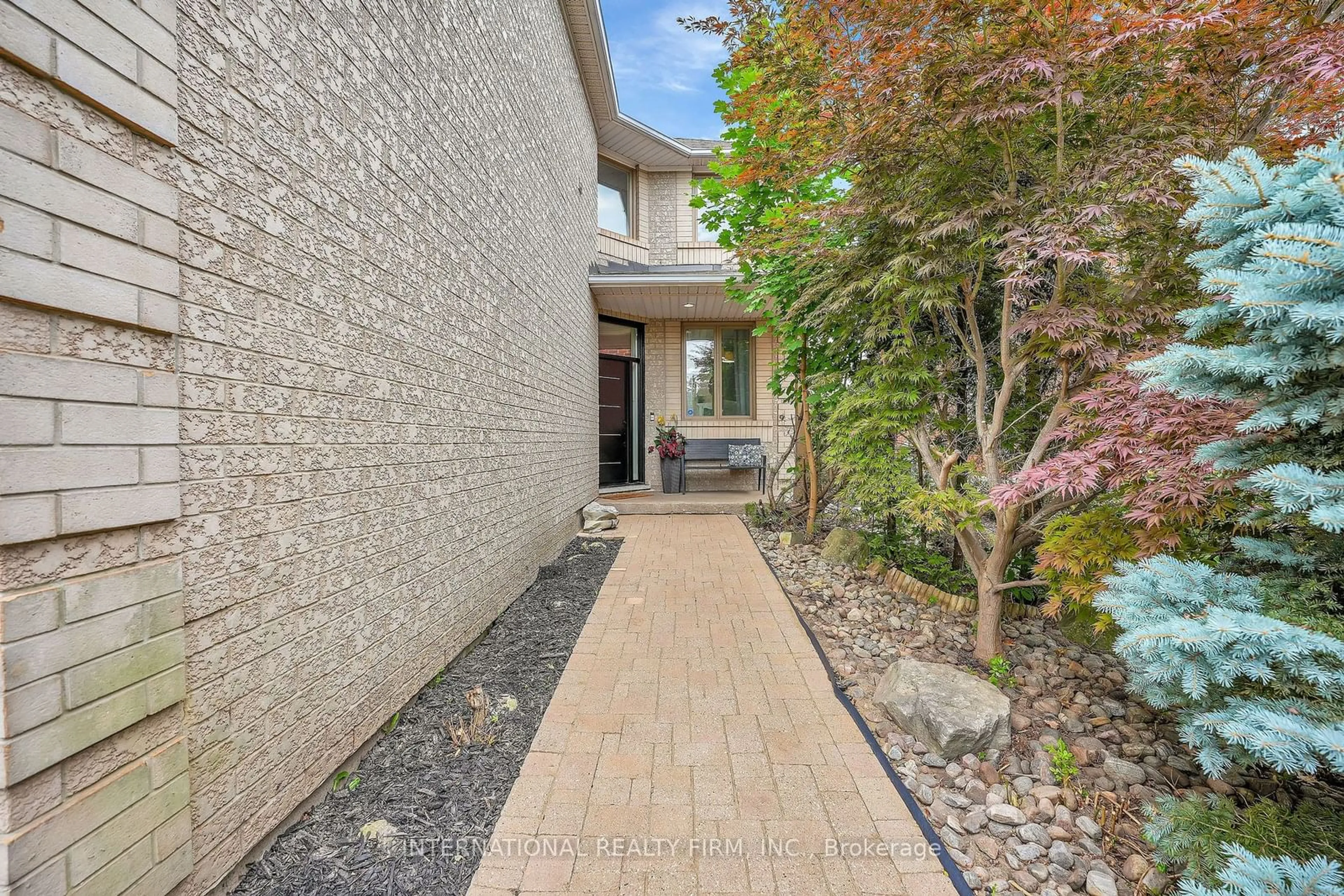 Patio for 2091 Grand Ravine Dr, Oakville Ontario L6H 6B5