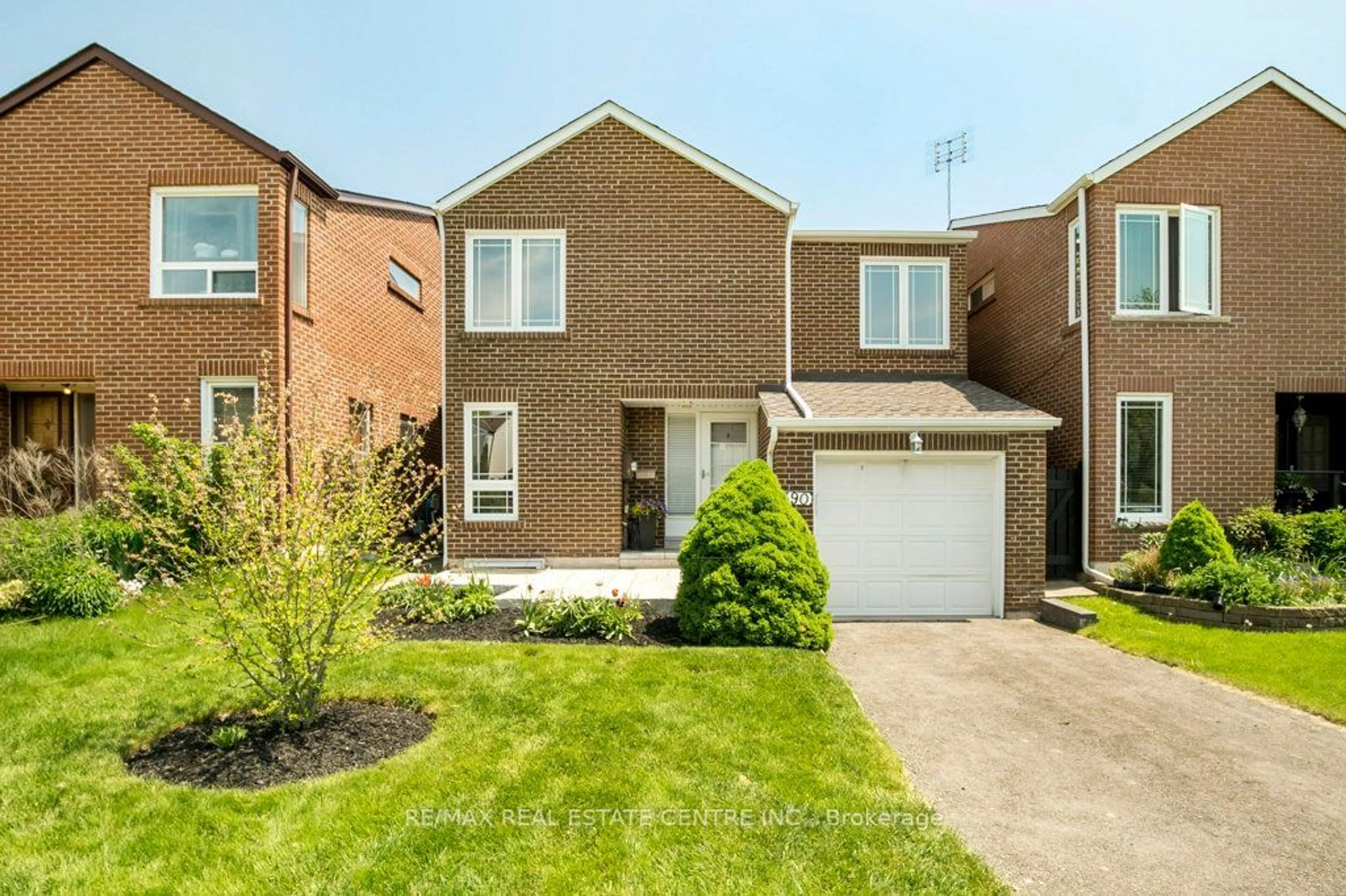 A pic from exterior of the house or condo for 390 Satok Cres, Milton Ontario L9T 3P5