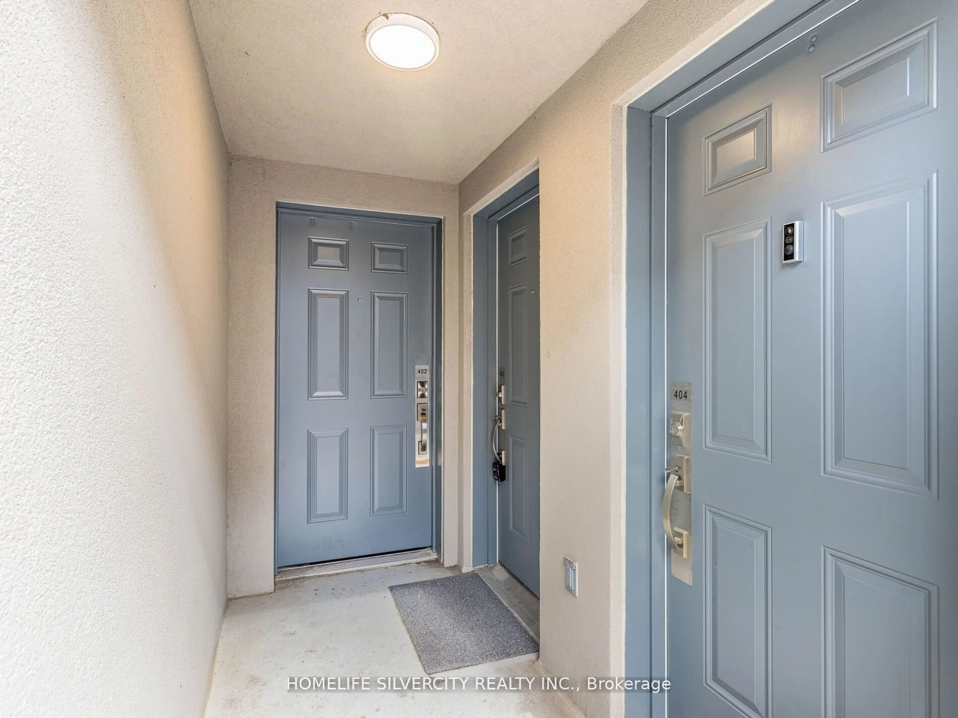 Indoor entryway for 1141 Cooke Blvd #403, Burlington Ontario L7T 0C3