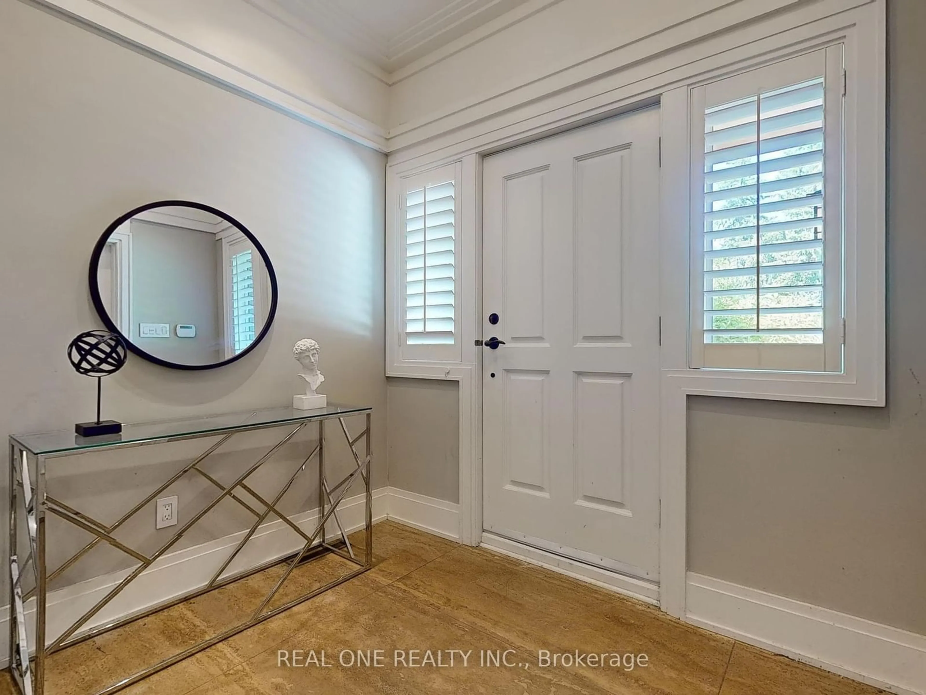 Indoor entryway, wood floors for 2222 Bennington Gate, Oakville Ontario L6J 5Z5