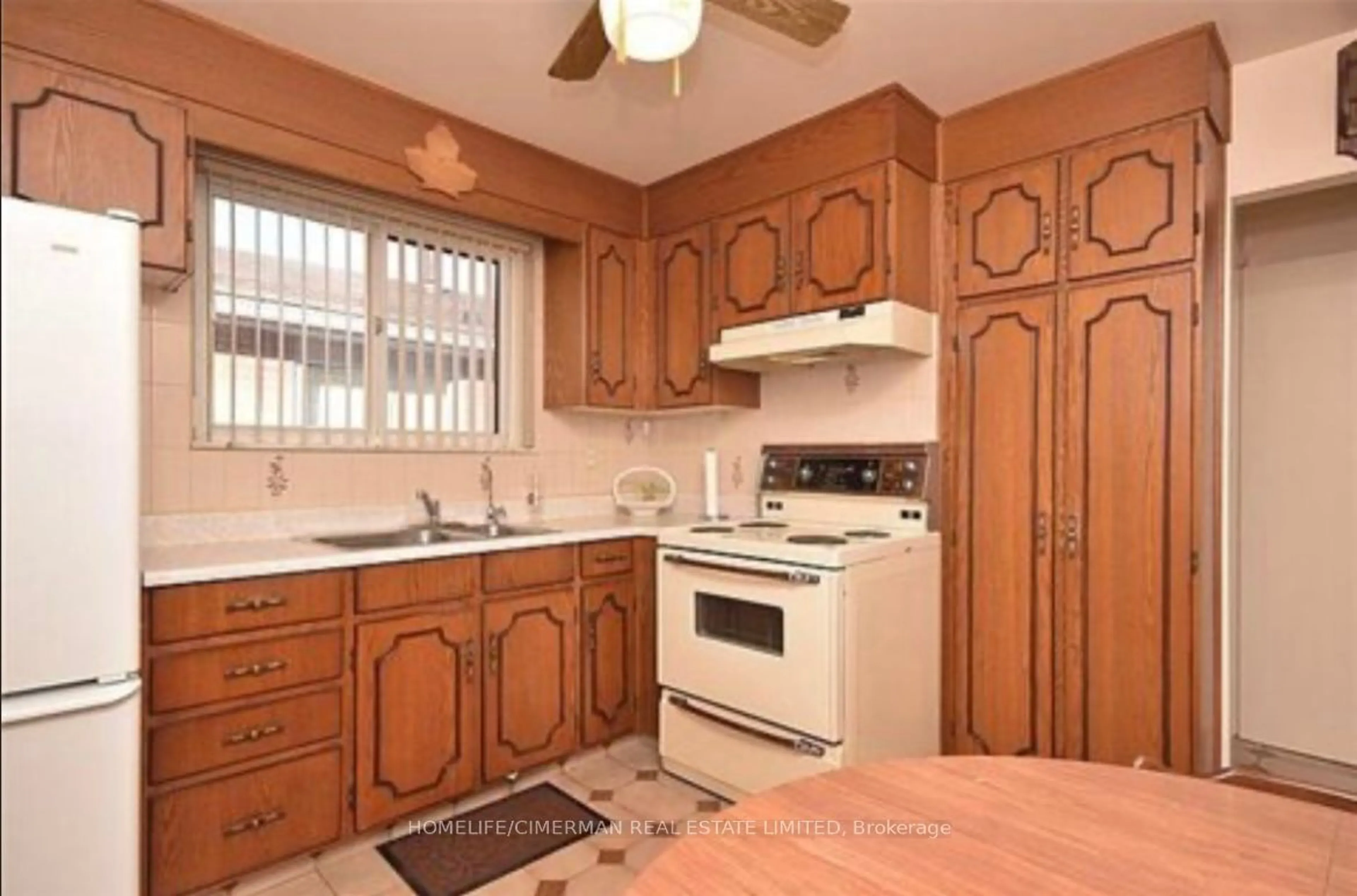 Standard kitchen for 67 Kearney Dr, Toronto Ontario M9W 5K1