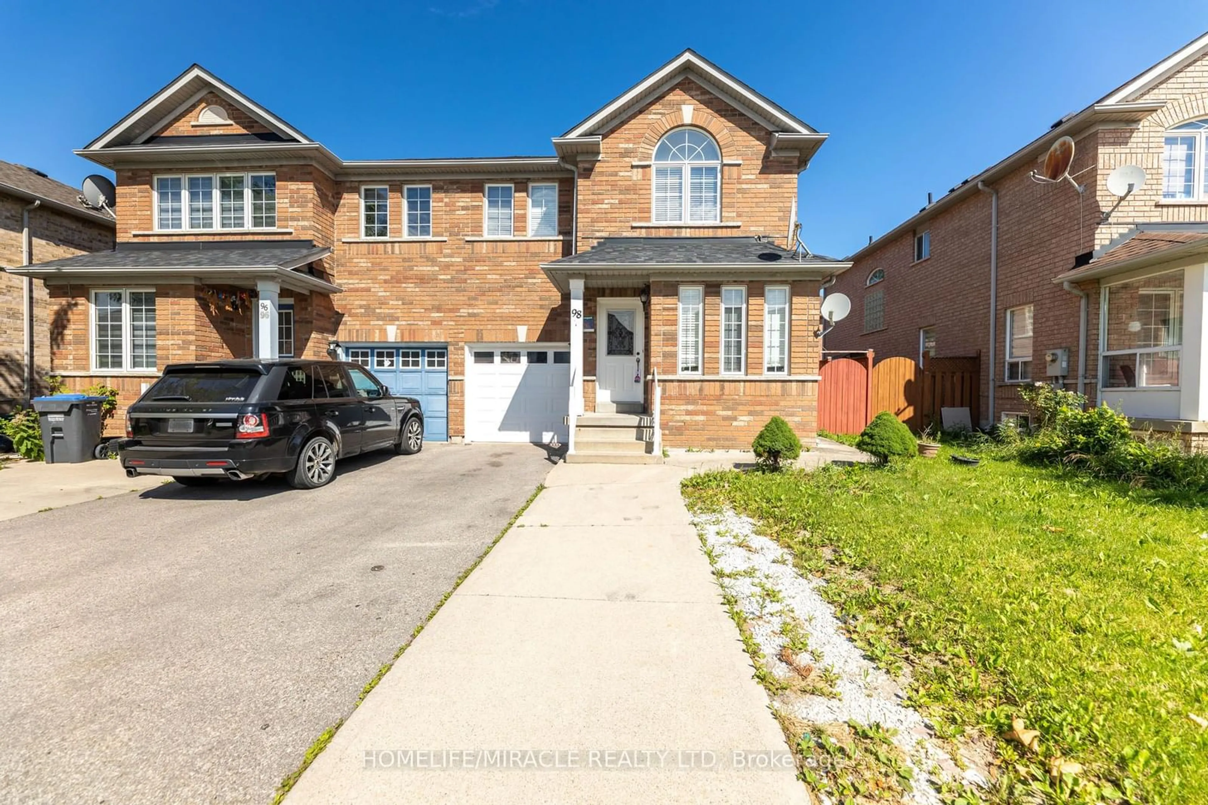 A pic from exterior of the house or condo for 98 Starhill Cres, Brampton Ontario L6R 2W1