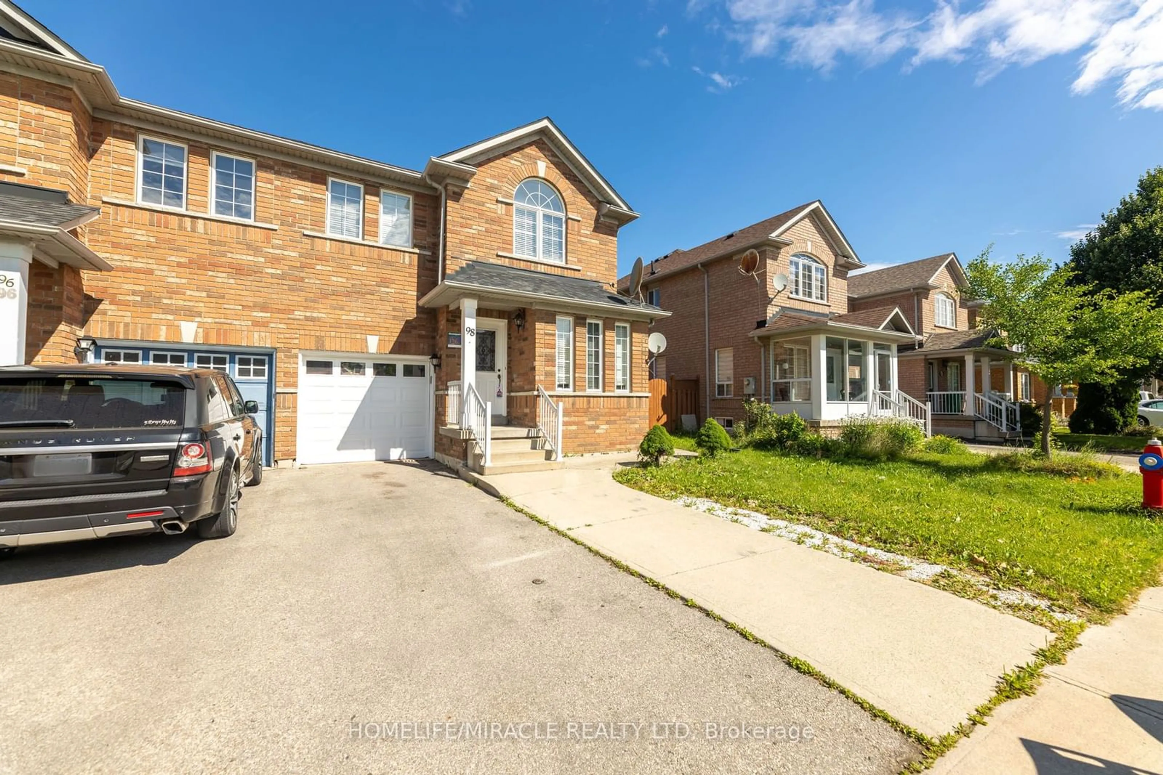 Frontside or backside of a home for 98 Starhill Cres, Brampton Ontario L6R 2W1