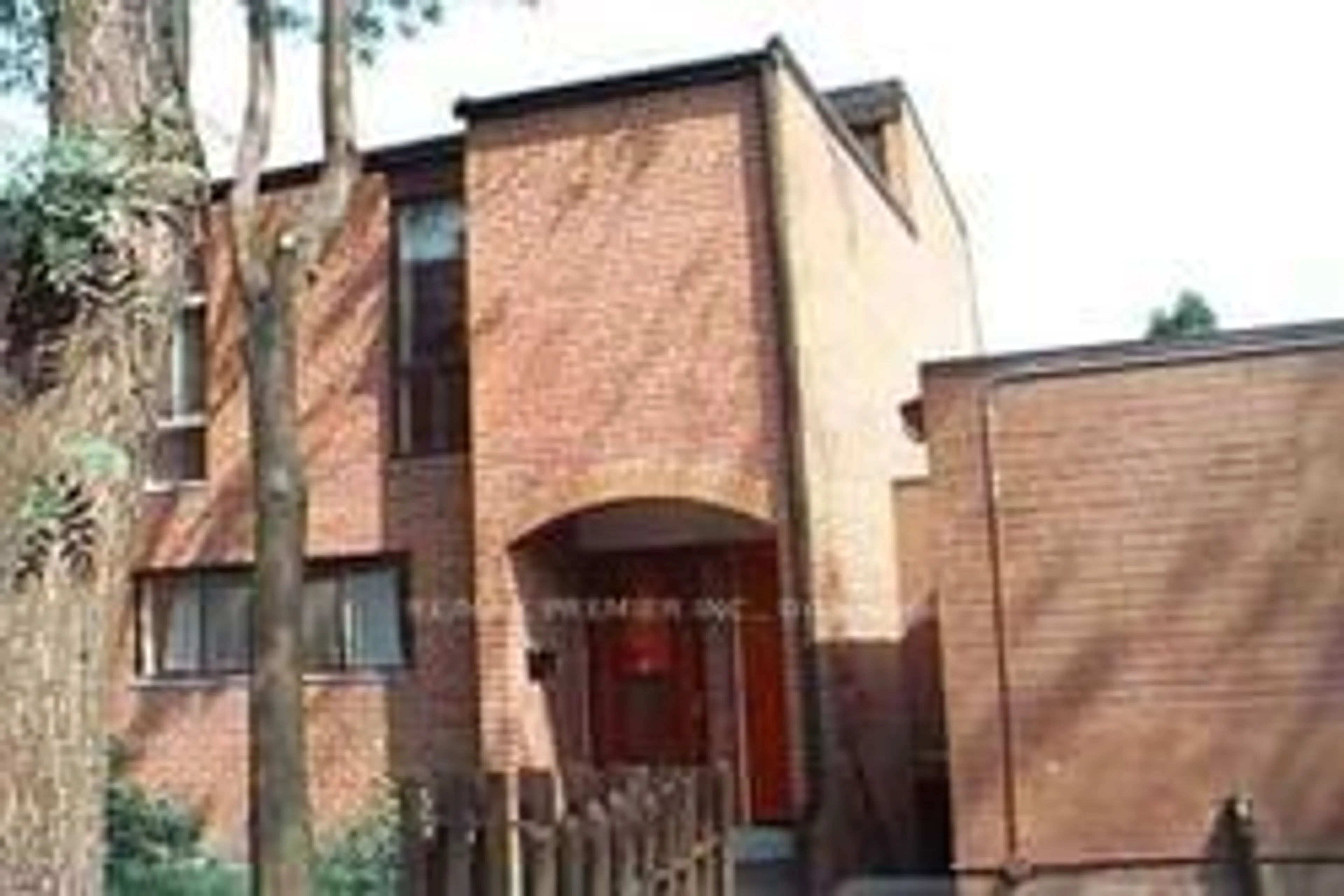 Outside view for 376 Driftwood Ave #1, Toronto Ontario M3N 2P5