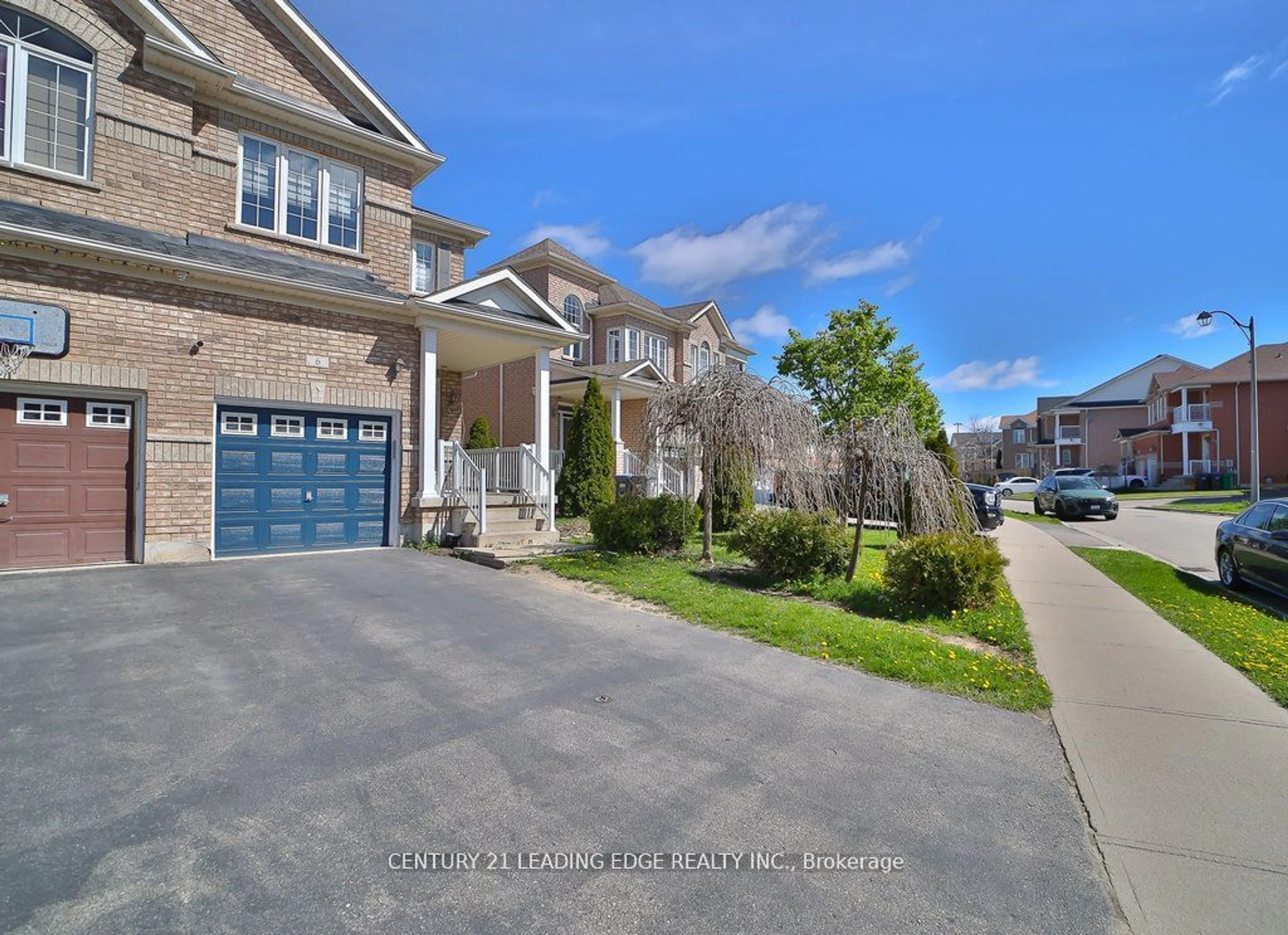 Frontside or backside of a home for 6 Calm Waters Cres, Brampton Ontario L6V 4R9