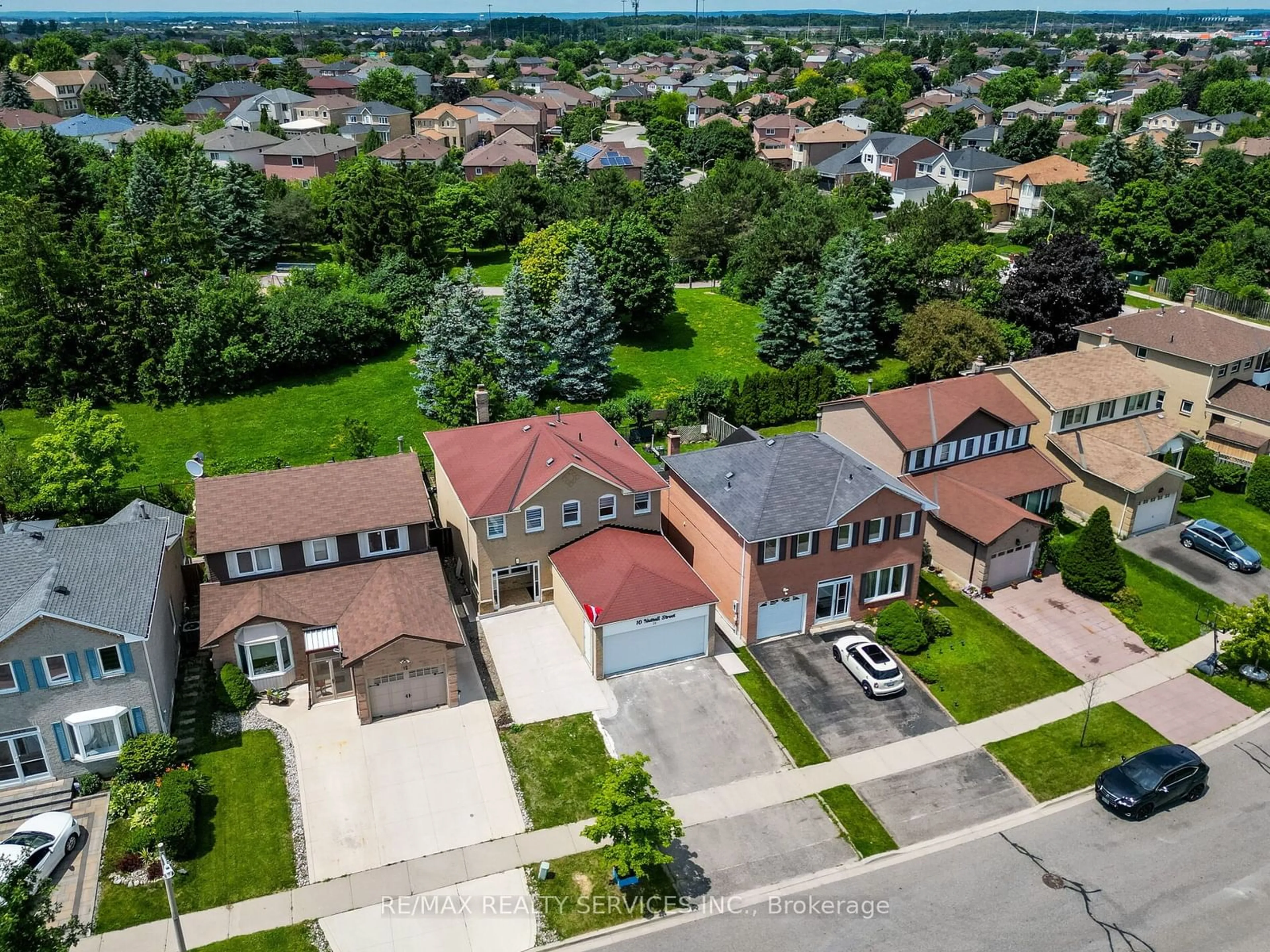 Frontside or backside of a home for 10 Nuttall St, Brampton Ontario L6S 4W3