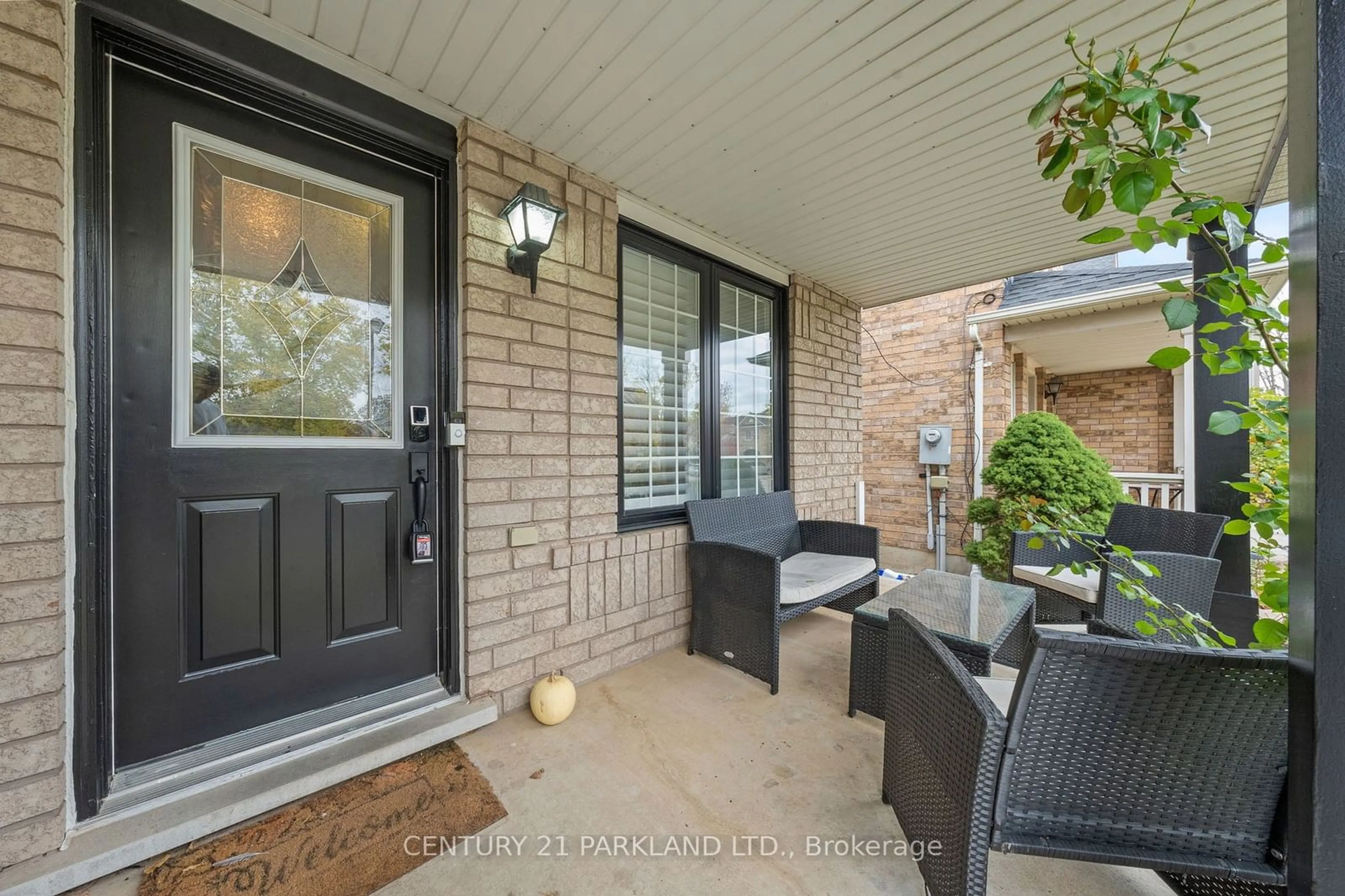 Indoor entryway for 1076 Wallbrook Cres, Milton Ontario L9T 5W4