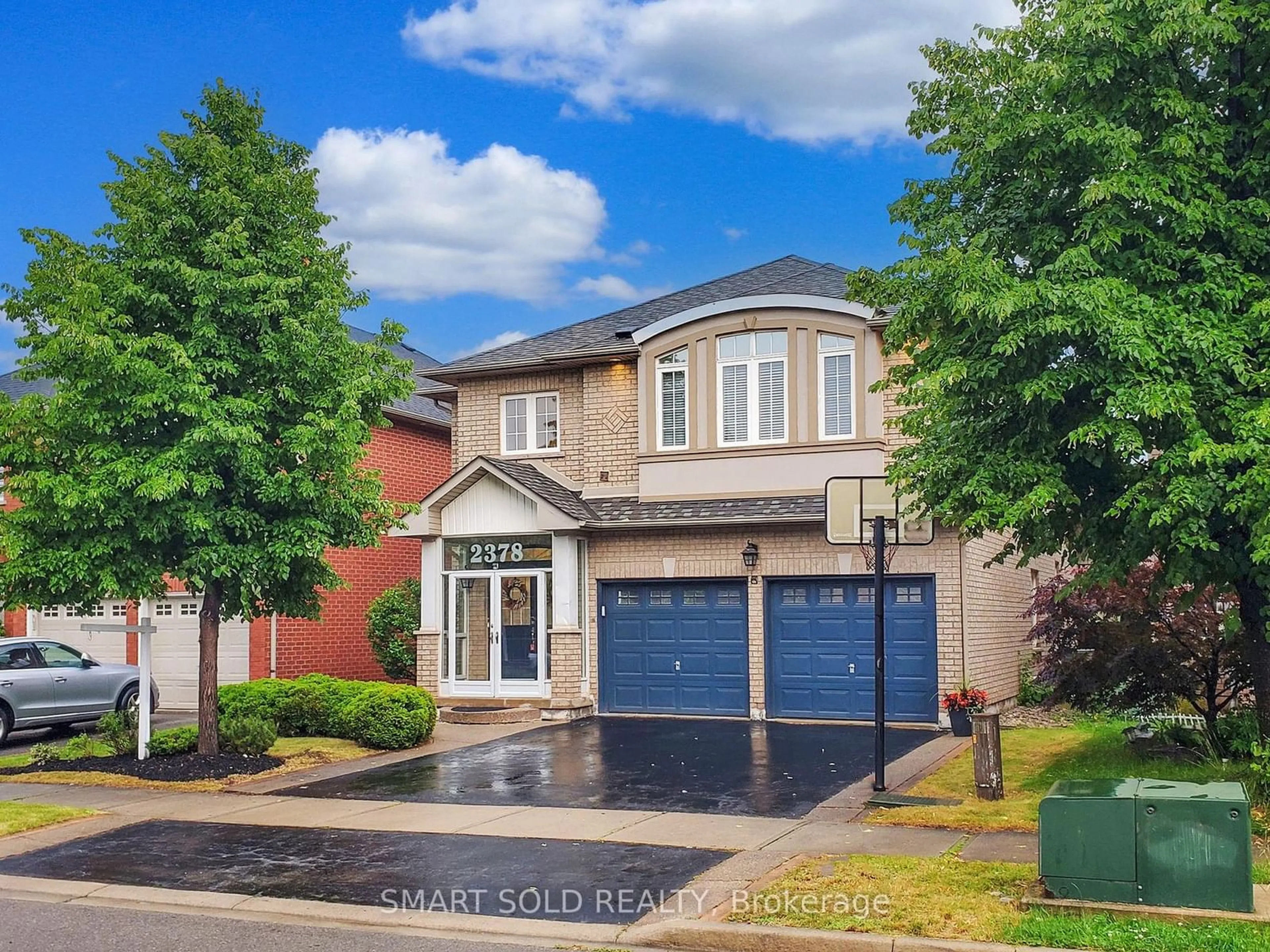 Home with brick exterior material for 2378 Blue Holly Cres, Oakville Ontario L6M 4V5