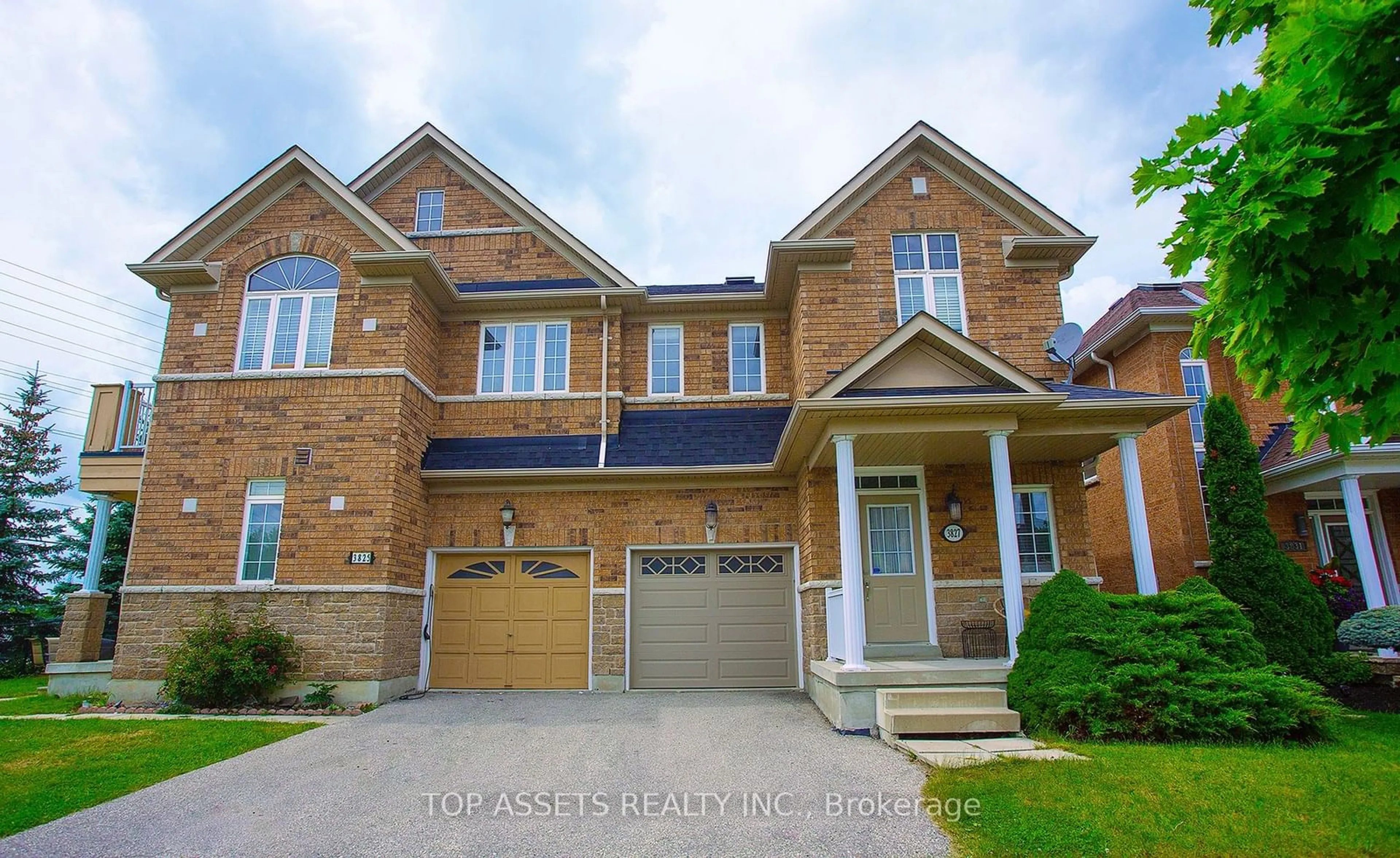 Home with brick exterior material for 3827 Bloomington Cres, Mississauga Ontario L5M 0A3