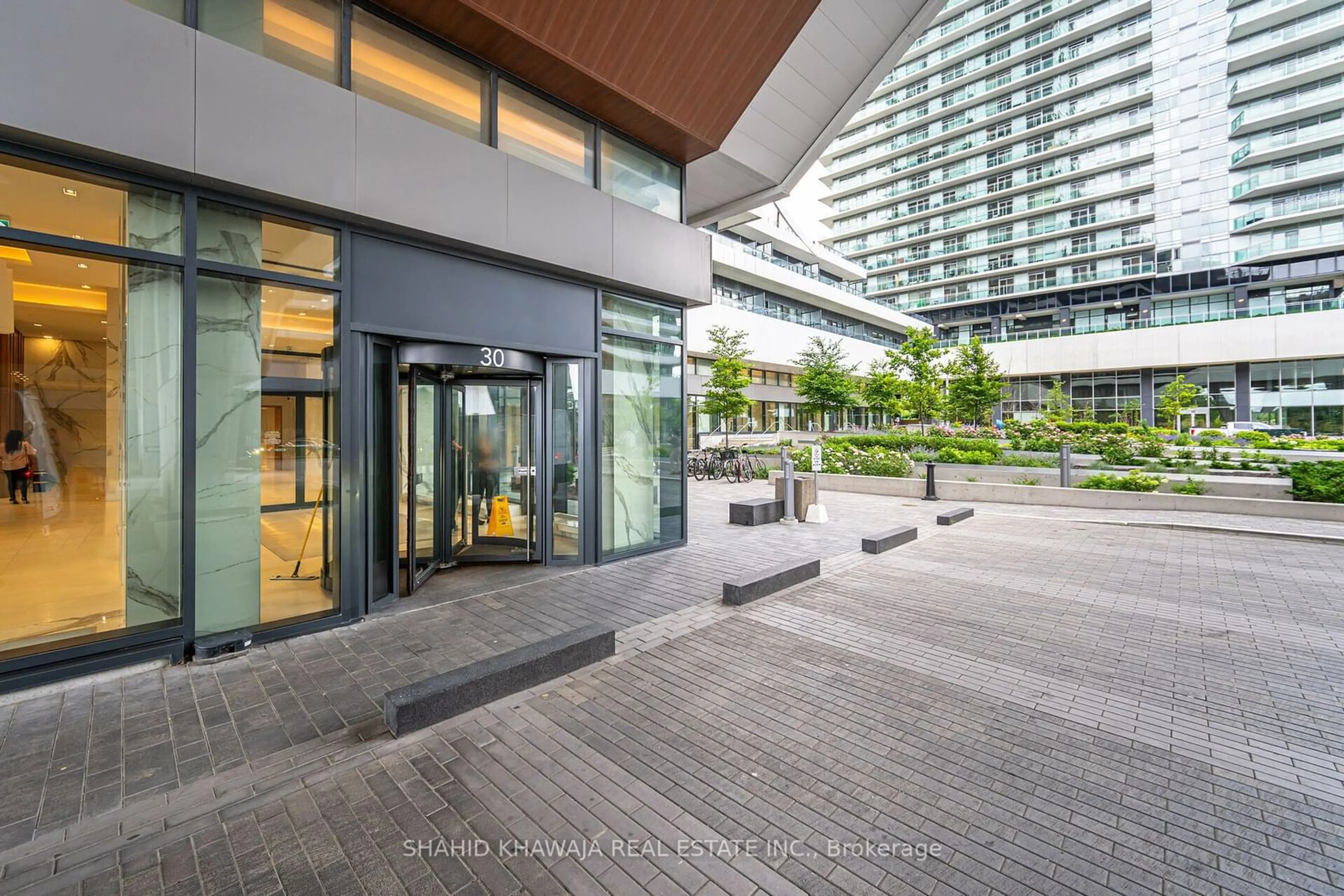 Indoor foyer for 30 Shore Breeze Dr #2019, Toronto Ontario M8V 1A1