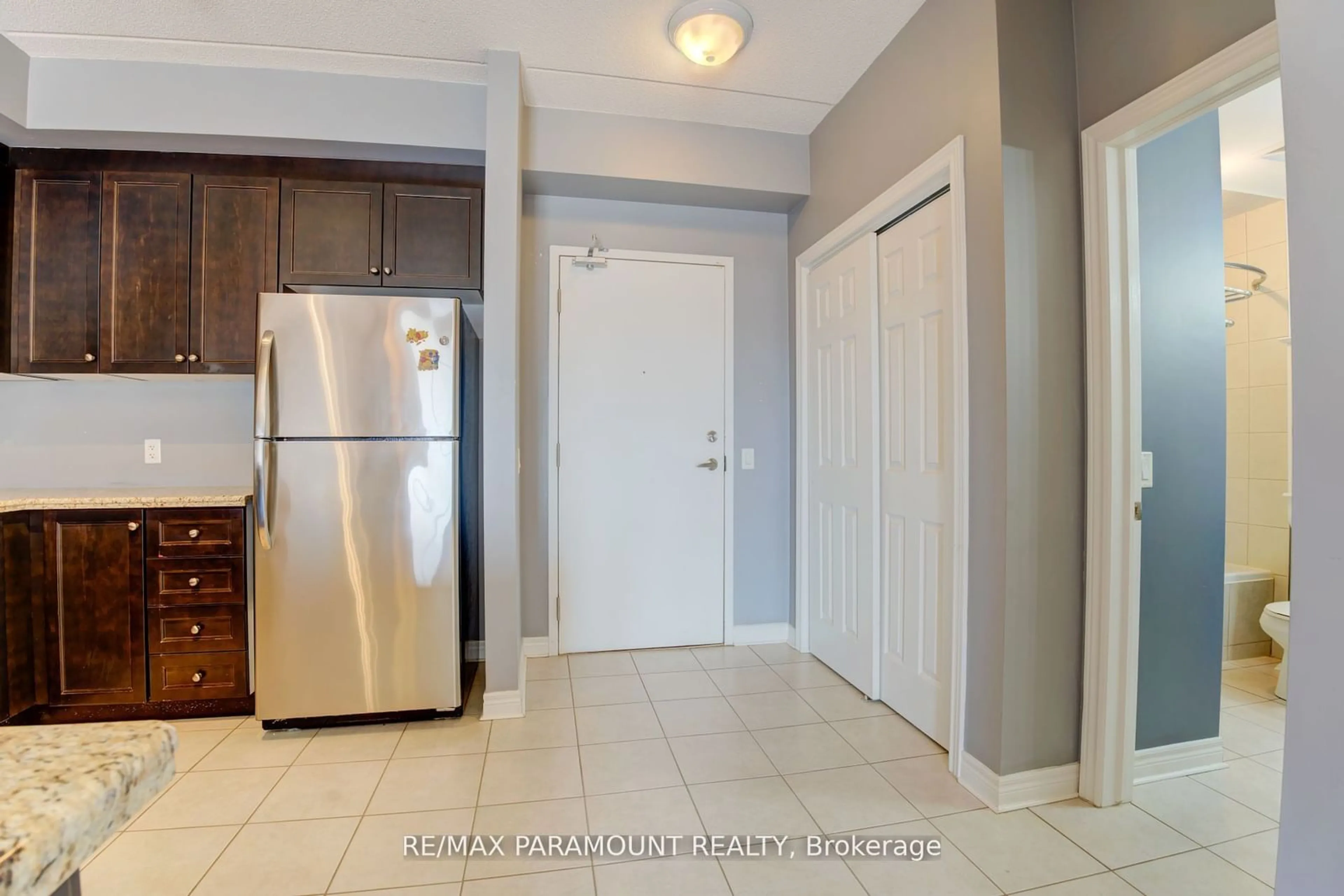 Indoor entryway for 1379 Costigan Rd #107, Milton Ontario L9T 2K6