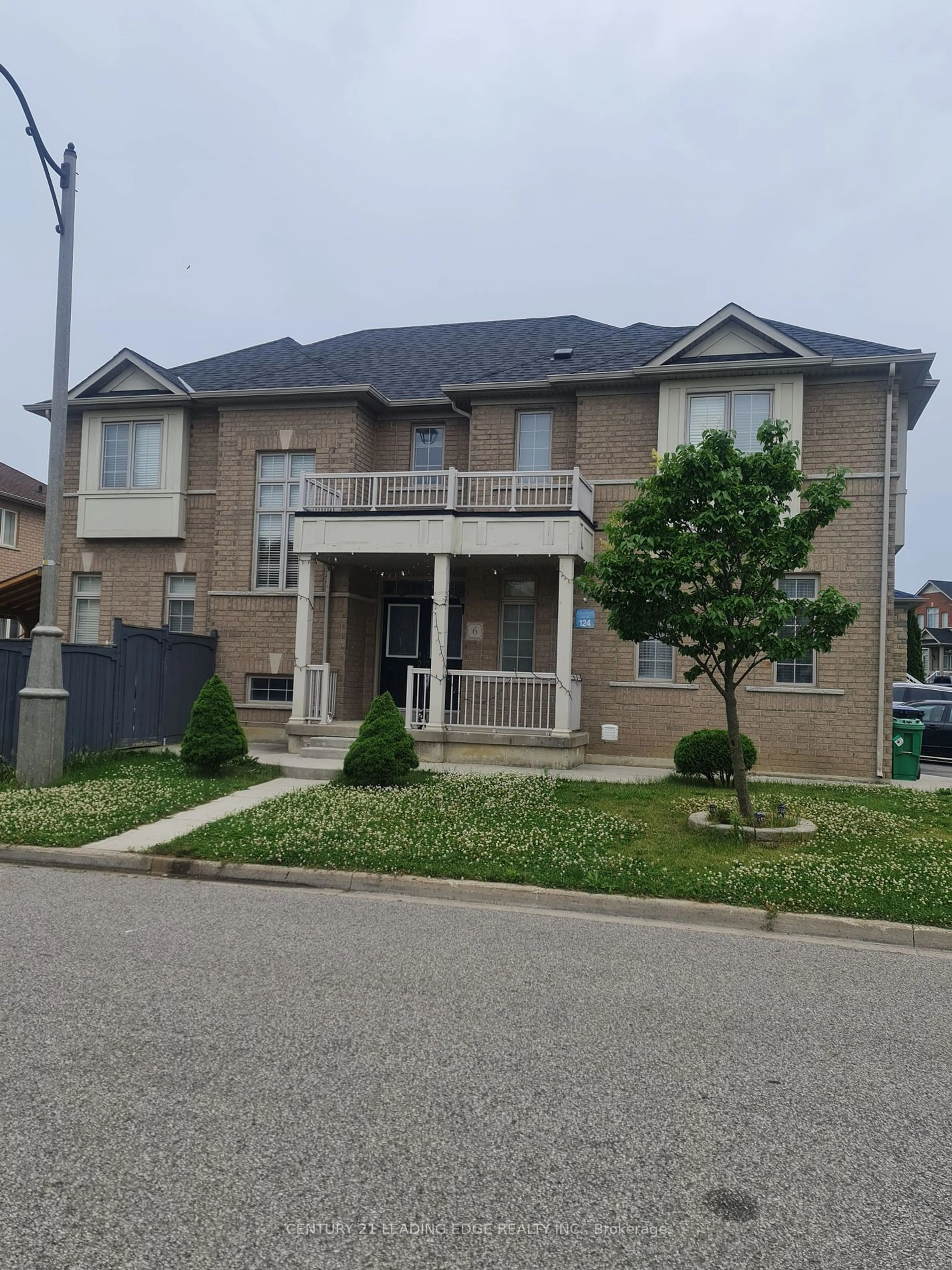 Frontside or backside of a home for 6 Frankford St, Brampton Ontario L6R 0P9