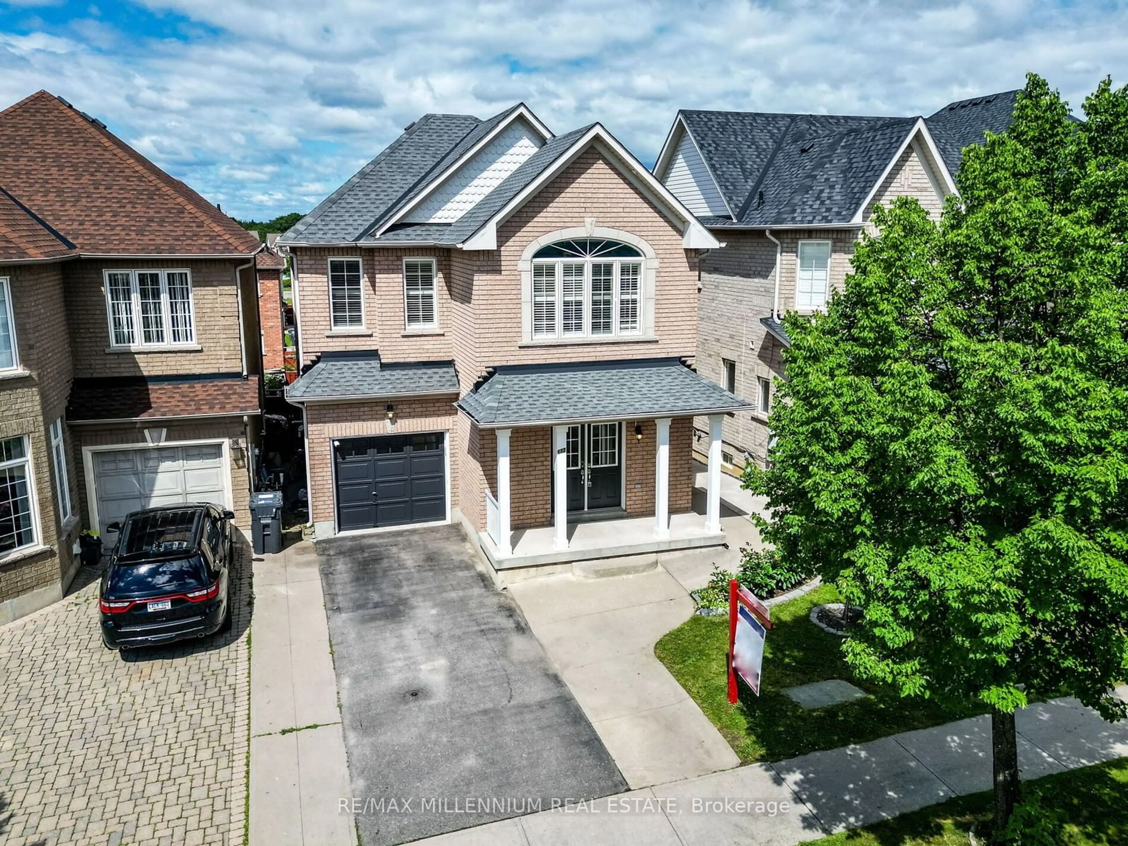 Home with brick exterior material for 172 Pefferlaw Circ, Brampton Ontario L6Y 0L2