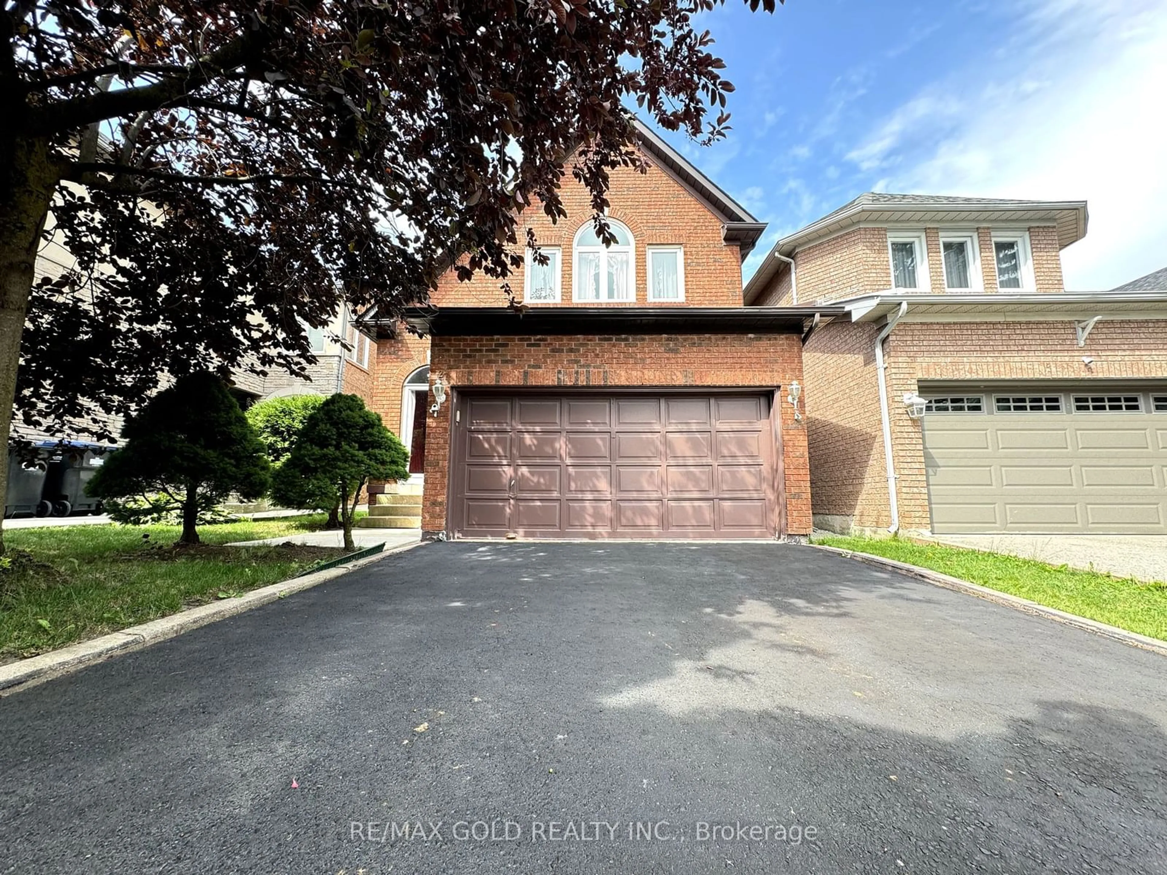 Frontside or backside of a home for 27 Bighorn Cres, Brampton Ontario L6R 1G5