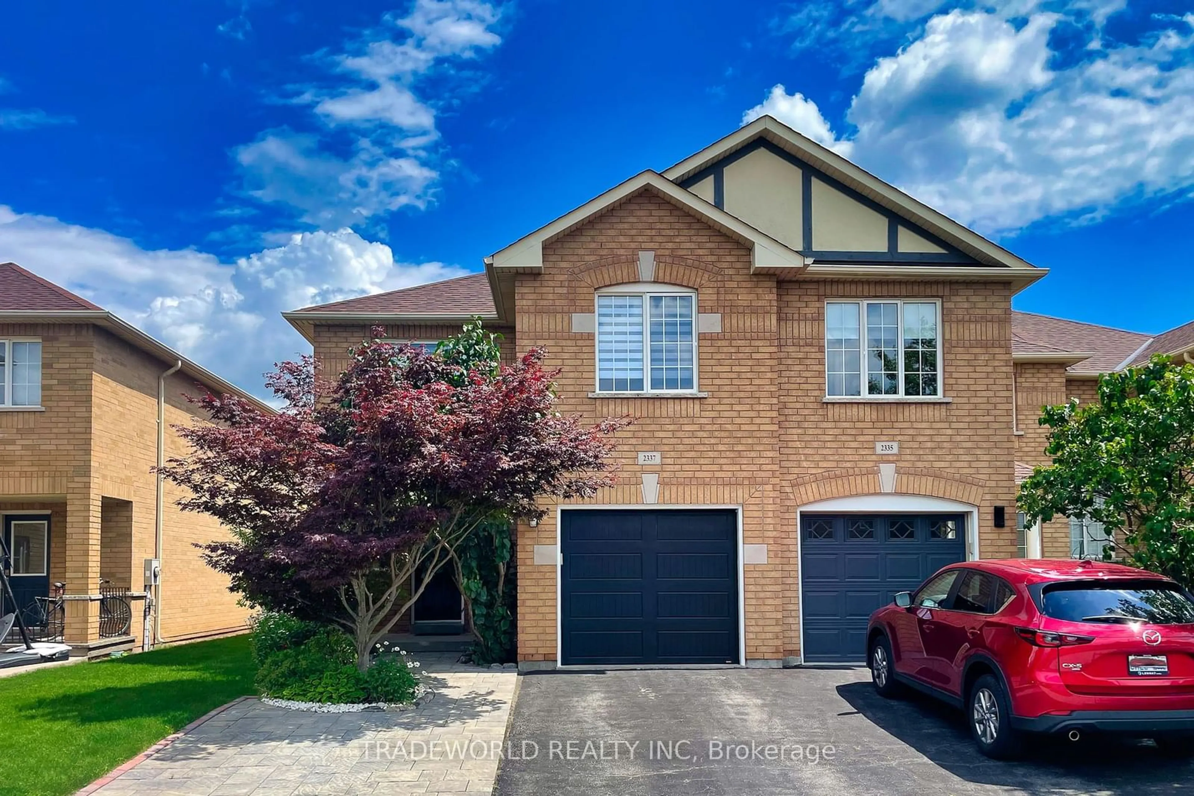 Home with brick exterior material for 2337 Newcastle Cres, Oakville Ontario L6M 4P6