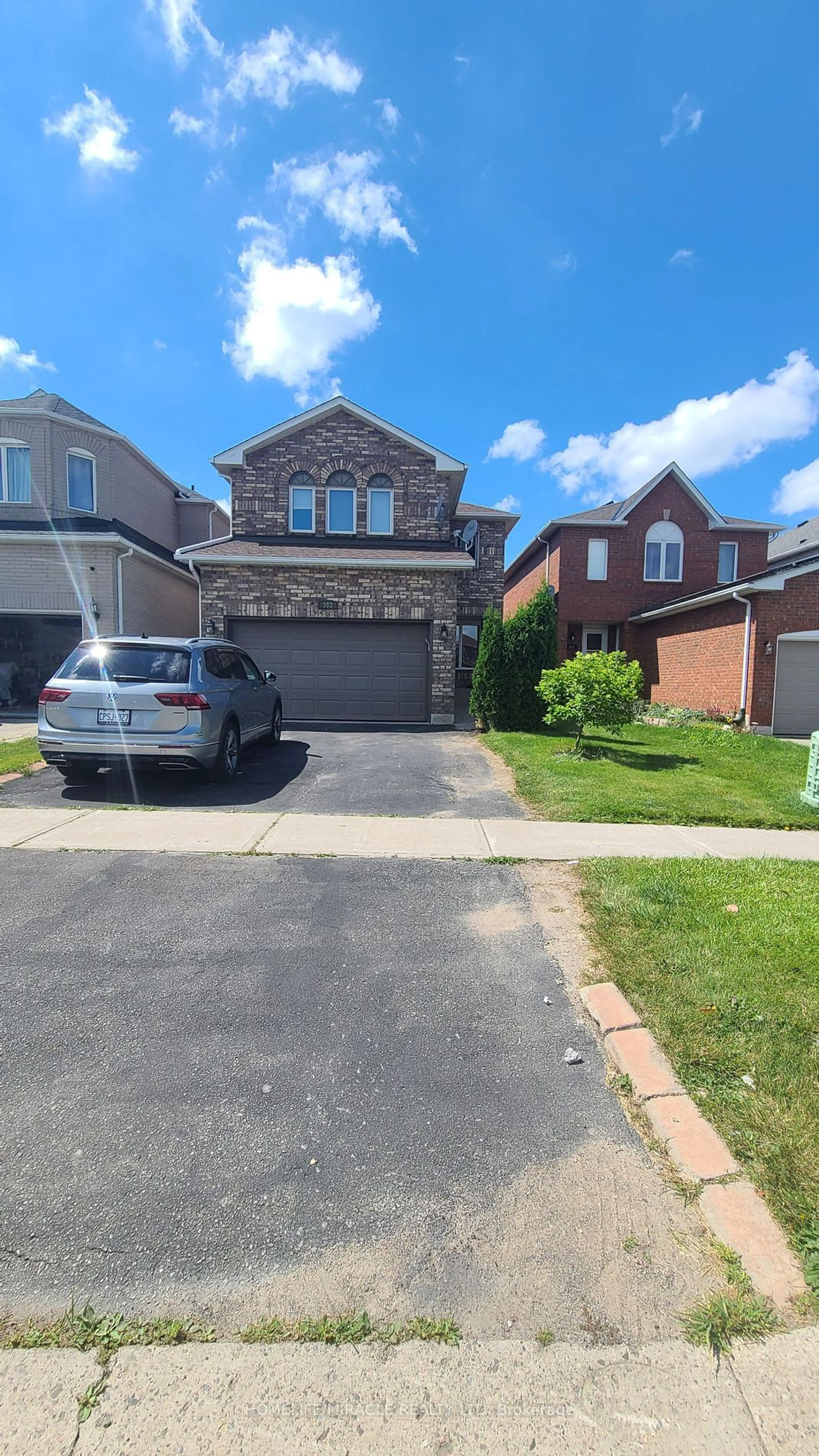 Frontside or backside of a home for 303 Marshall Cres, Orangeville Ontario L9W 4Y5