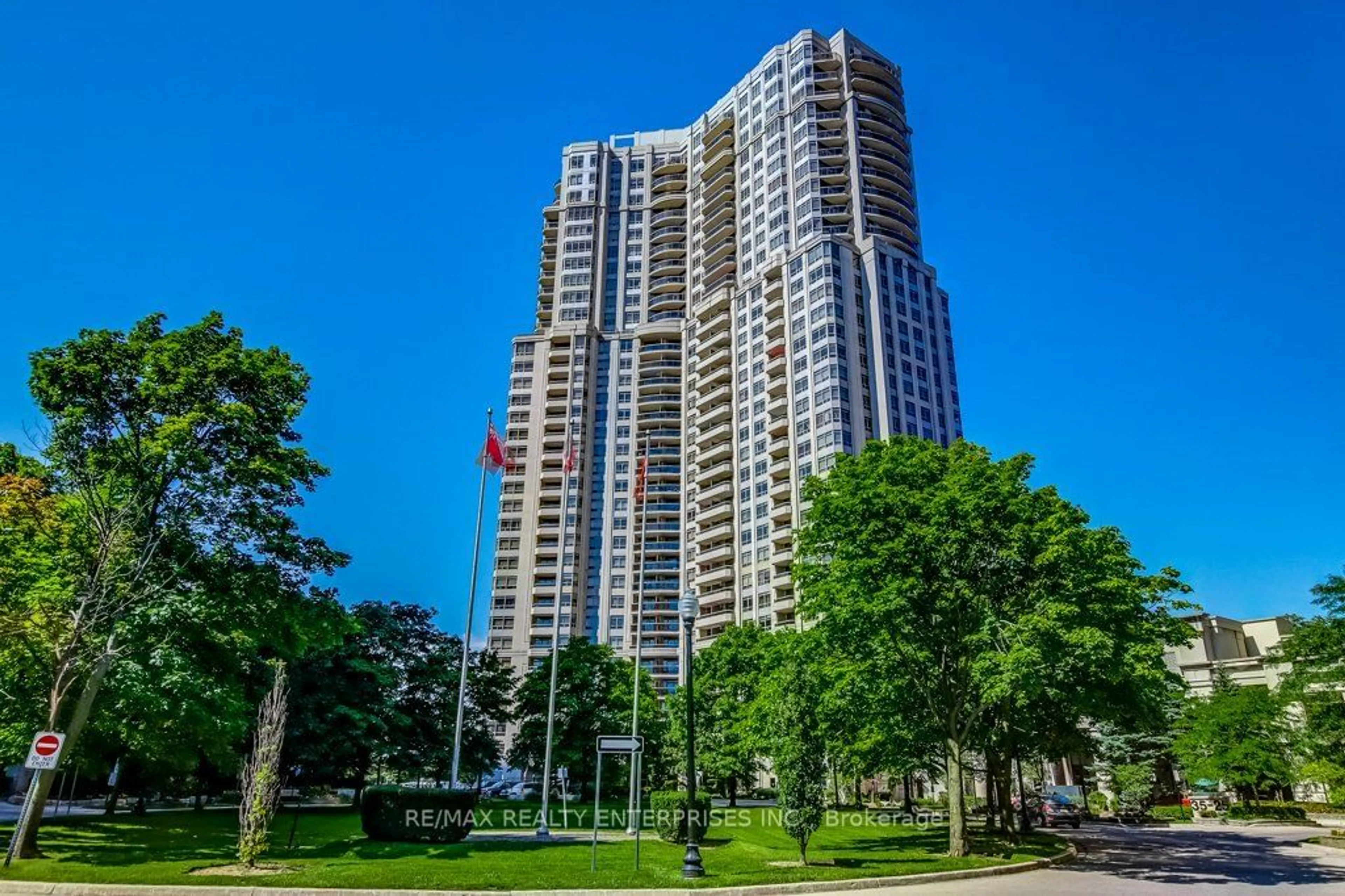 A pic from exterior of the house or condo for 25 Kingsbridge Garden Circ #1824, Mississauga Ontario L5R 4B1