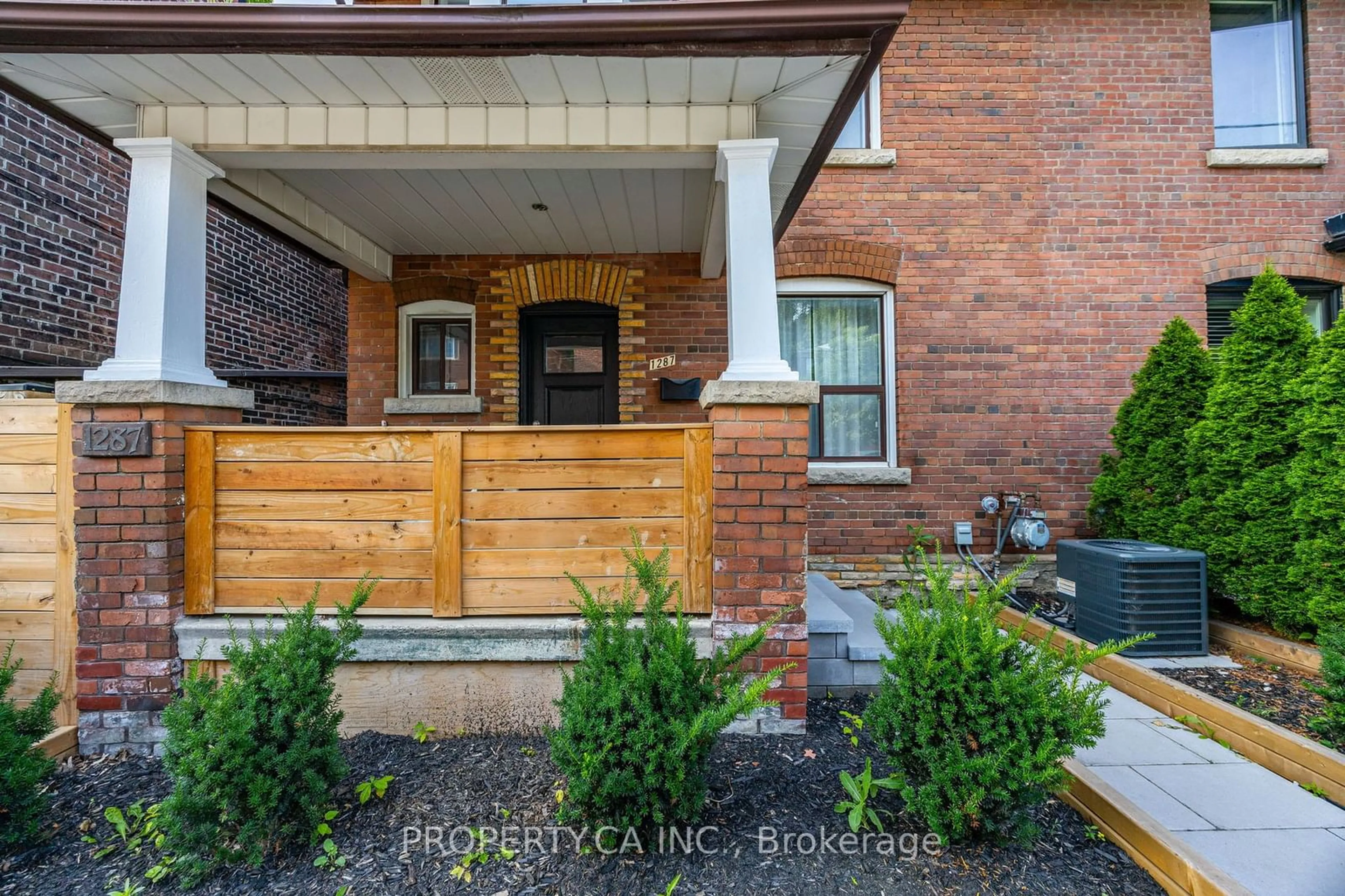 A pic from exterior of the house or condo for 1287 Davenport Rd, Toronto Ontario M6H 2H3