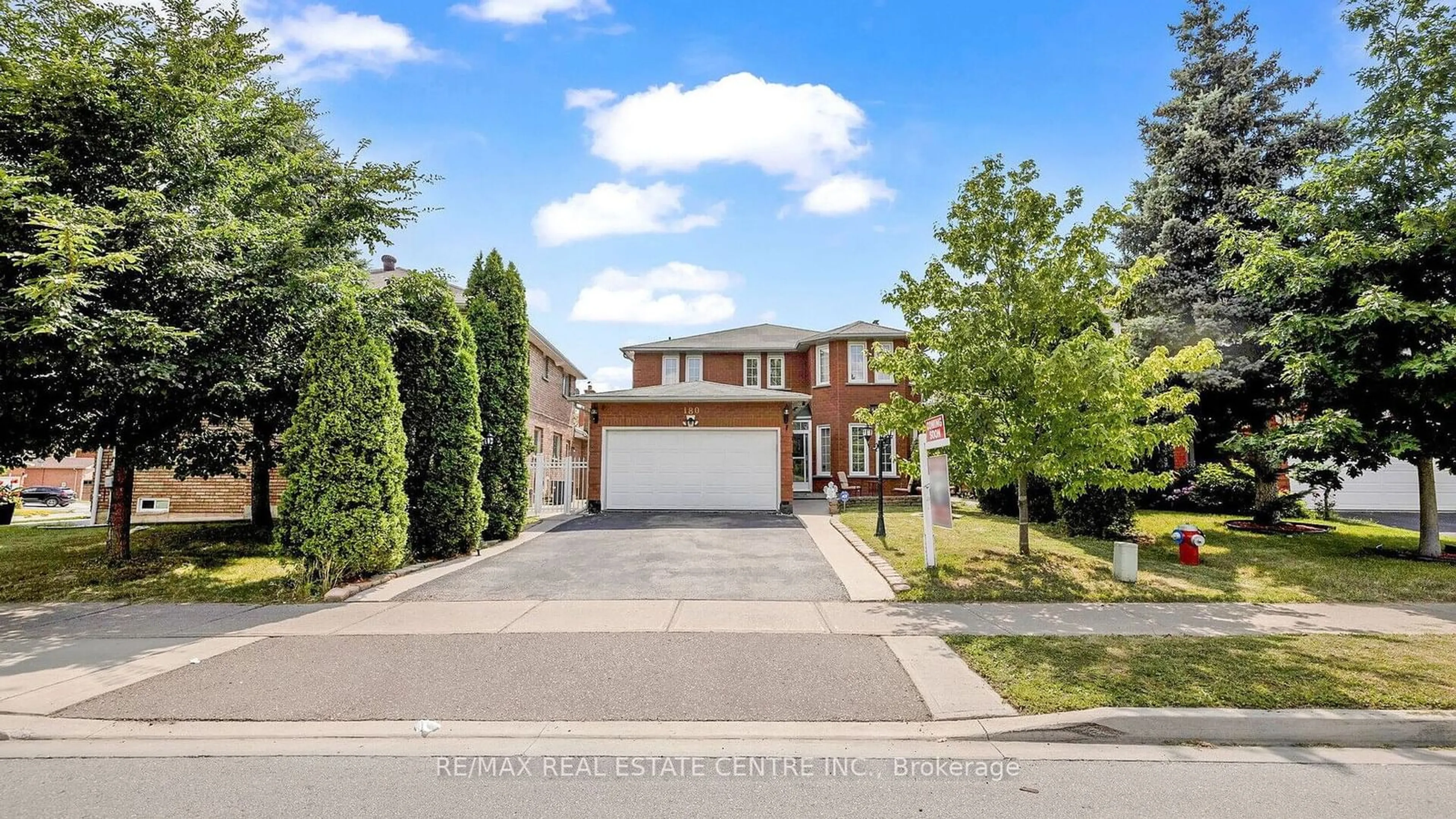 Frontside or backside of a home for 180 Kingknoll Dr, Brampton Ontario L6Y 4N2