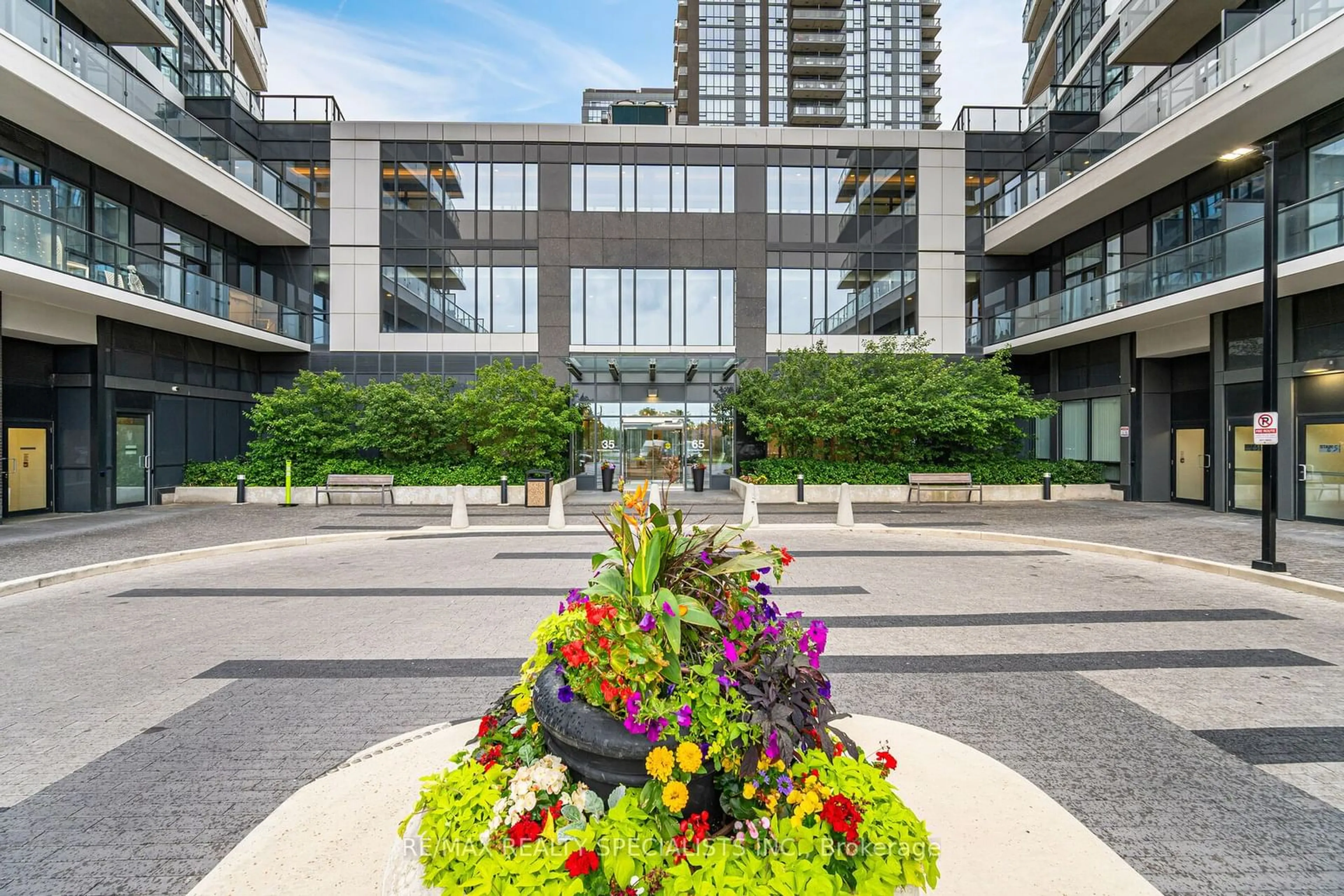 A pic from exterior of the house or condo for 35 Watergarden Dr #2415, Mississauga Ontario L5R 0G8